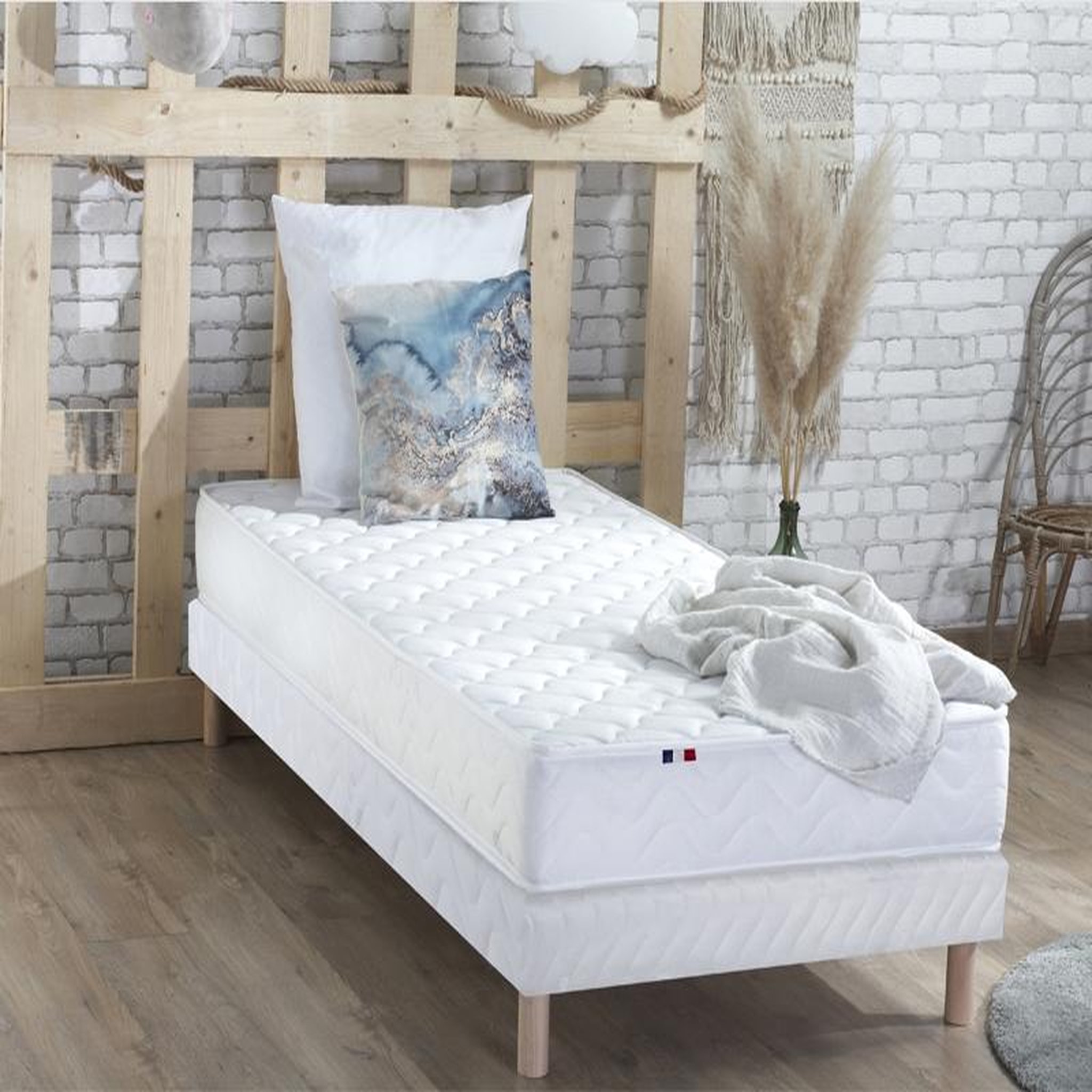 Voir la diapositive 1 : Ensemble Matelas Mousse Accueil Latex 3 Zones + Sommier 90x190 cm Blanc TOULON