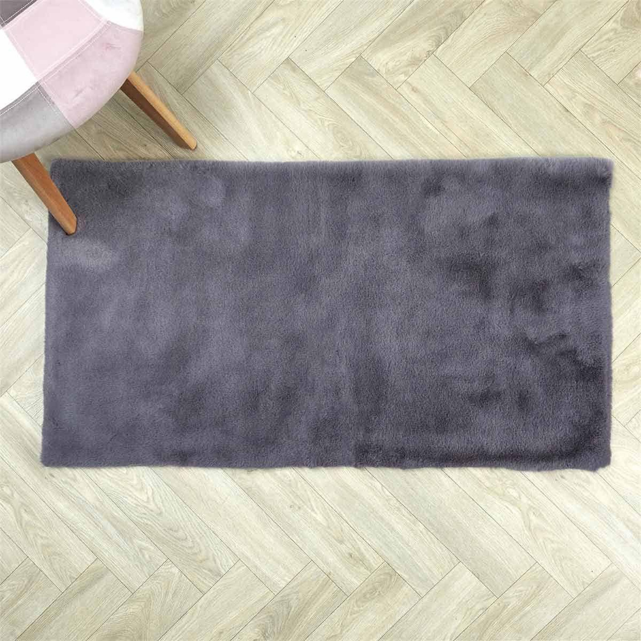 Voir la diapositive 5 : The Home Deco Factory Tapis imitation fourrure  fin  60x110cm gris