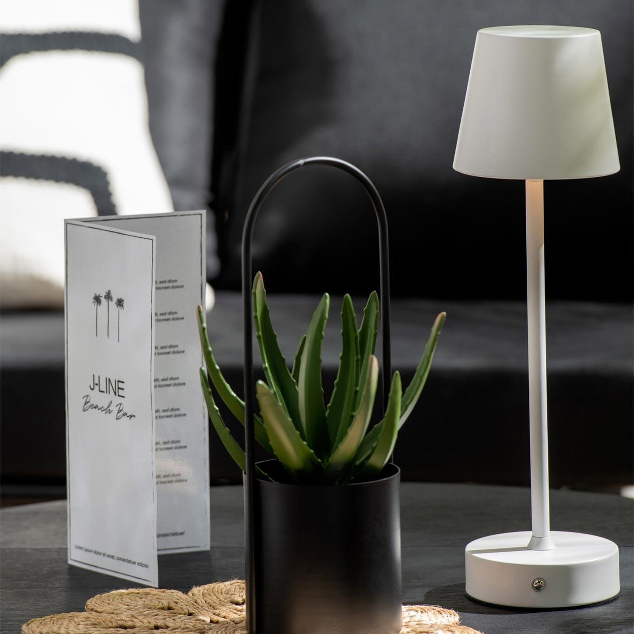 Voir la diapositive 4 : J-LINE Lampe à poser à led  goa  37cm blanc
