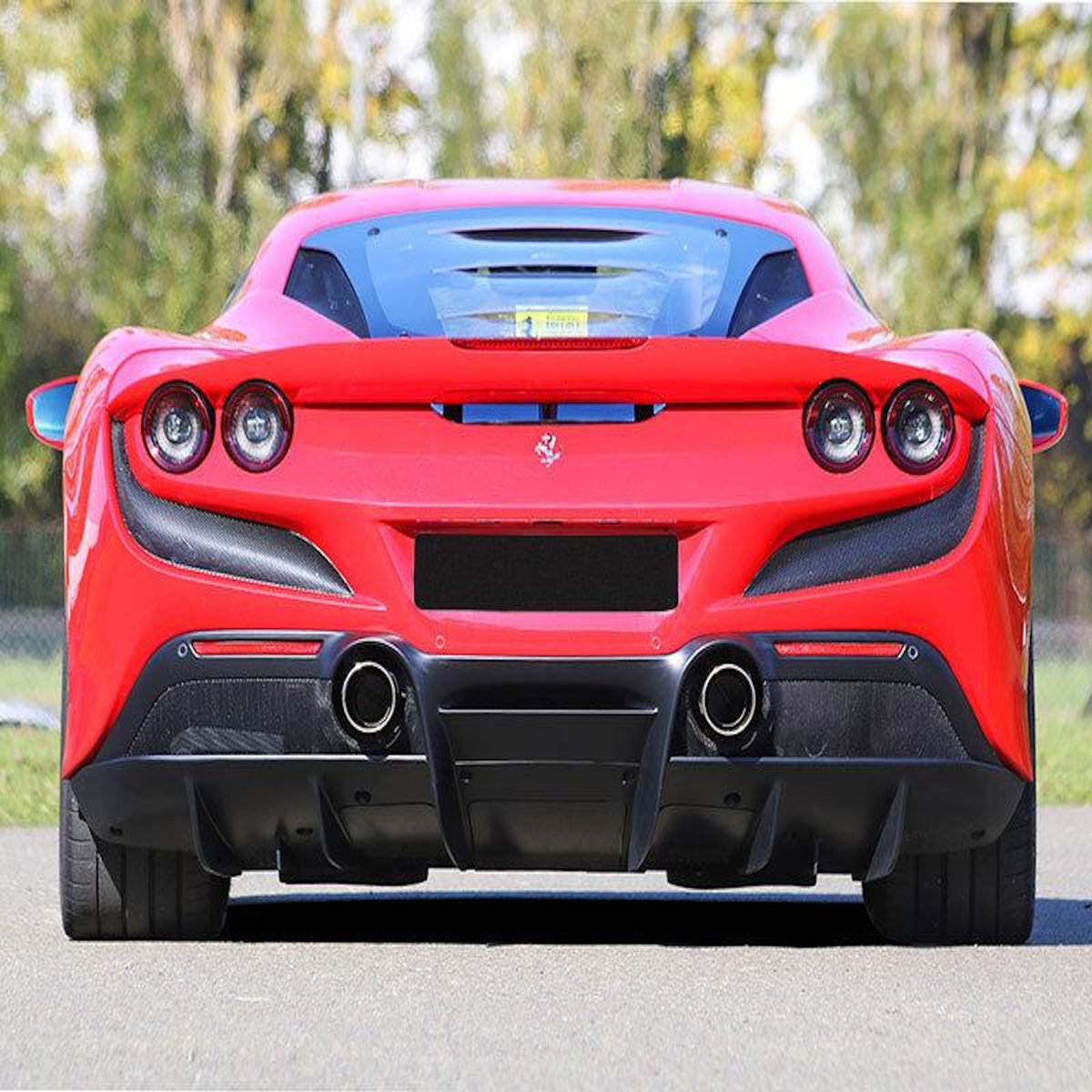 Smartbox Stage de pilotage : 3 tours sur le circuit de La Ferté-Gaucher en Ferrari F8 Tributo - Coffret Cadeau Sport & Aventure