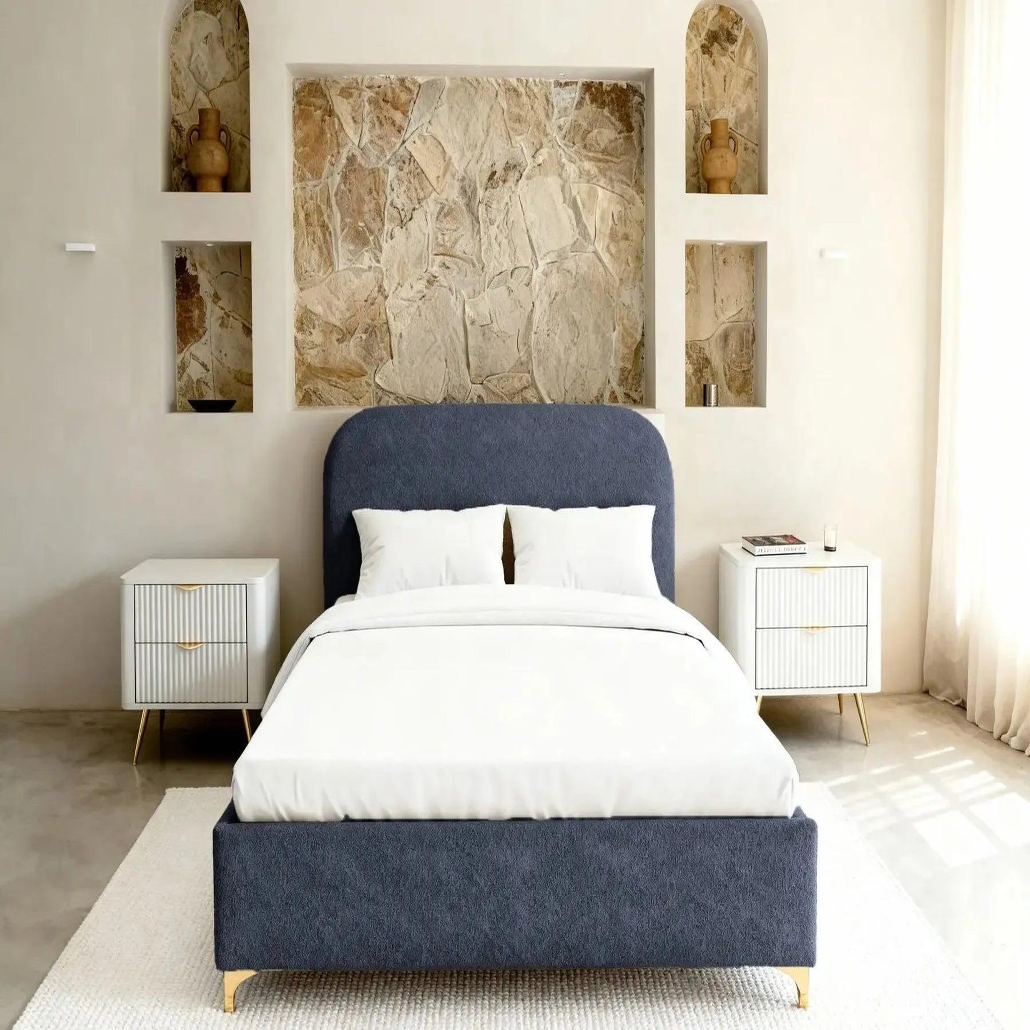 Voir la diapositive 3 : CASANOVA PARIS Charlotte - lit coffre tissu chenille