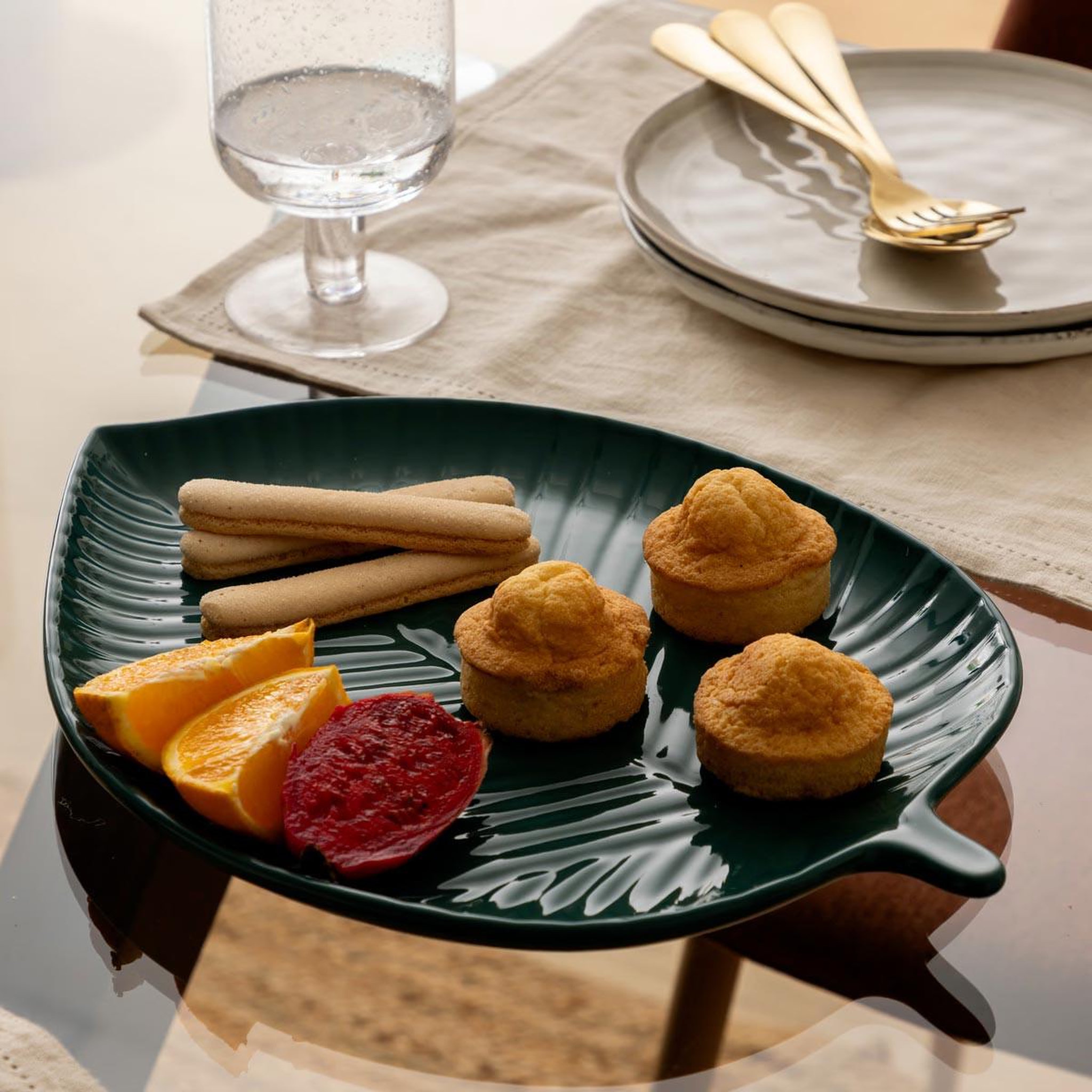 Voir la diapositive 2 : SECRET DE GOURMET Centre de table feuille  yucatan  34cm bleu canard