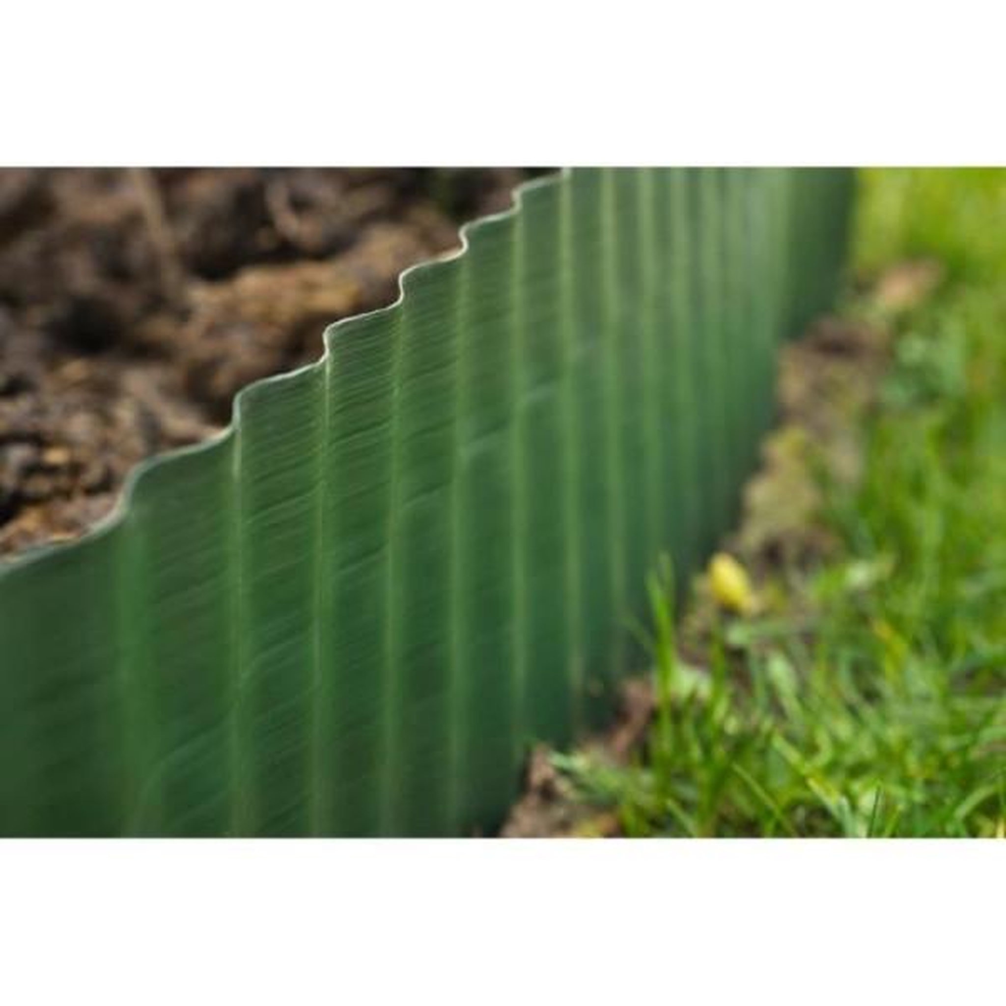 Voir la diapositive 2 : NATURE Bordure a gazon polyéthylene vert H25 cm x 9 m - NATURE