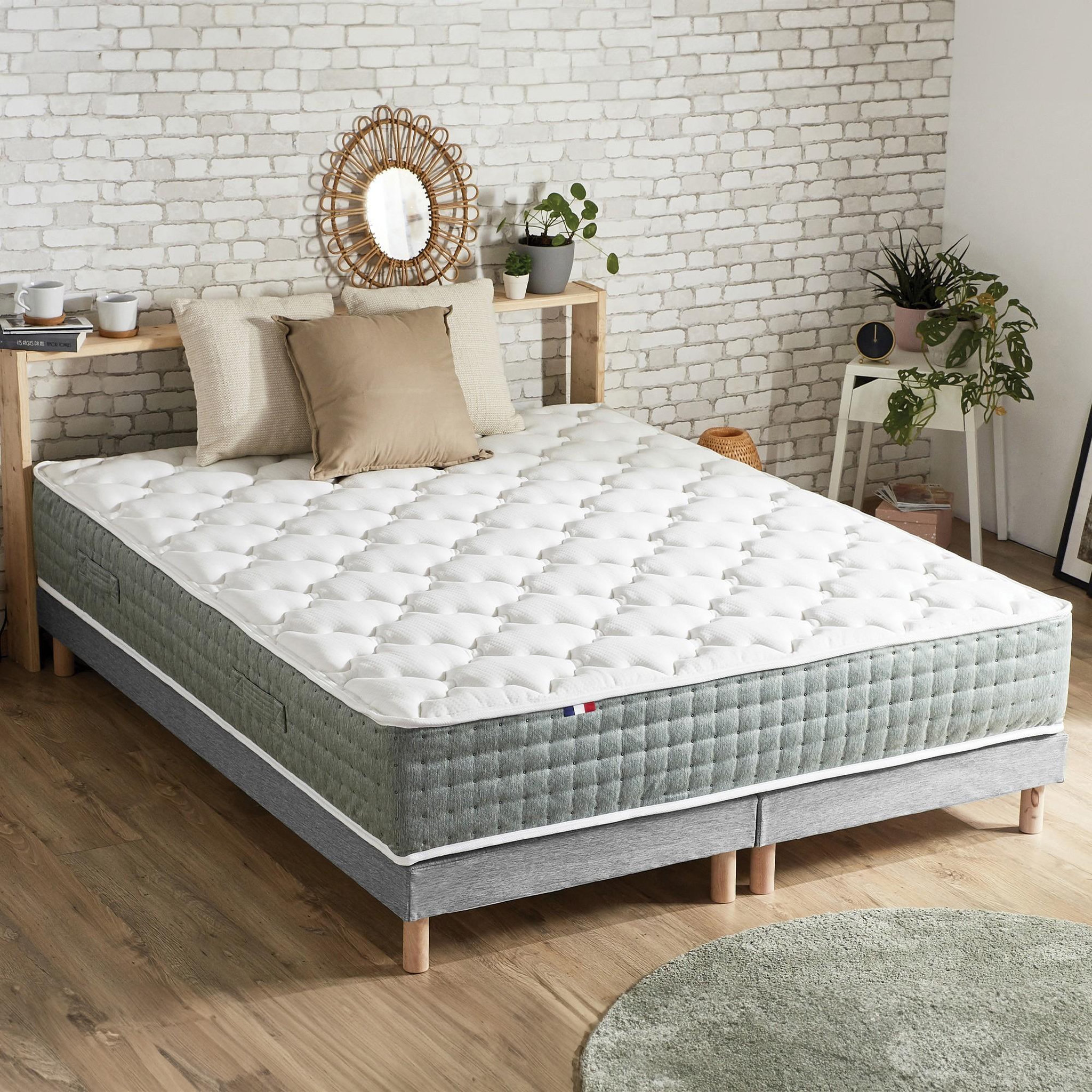 Voir la diapositive 2 : IDLITERIE Ensemble + matelas Ressort 7 zones Face Hiver/Eté différente HYGGE Fabriqué en France