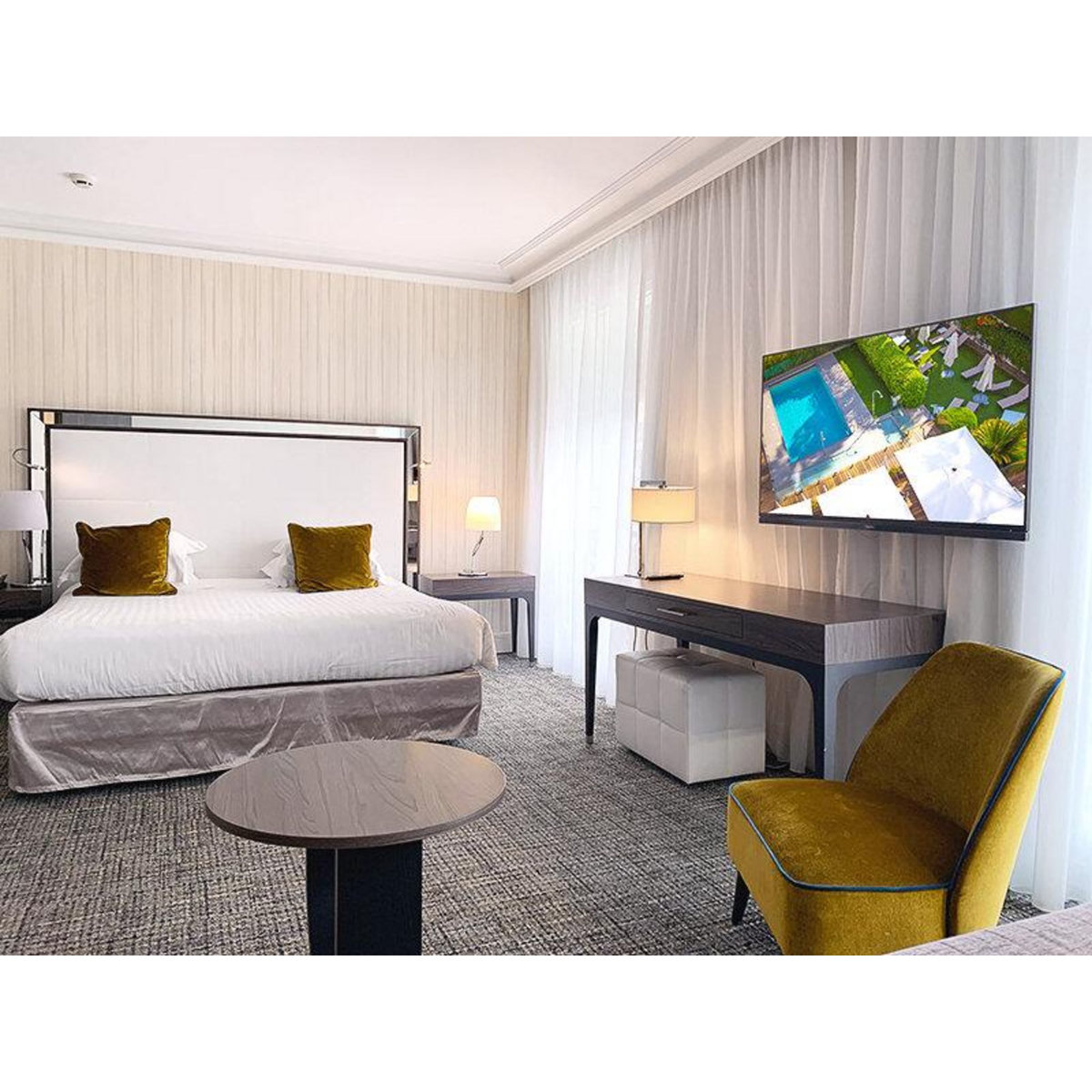 Smartbox Séjour de 2 jours en hôtel 4* au centre de Cannes avec pétales de roses et champagne - Coffret Cadeau Séjour