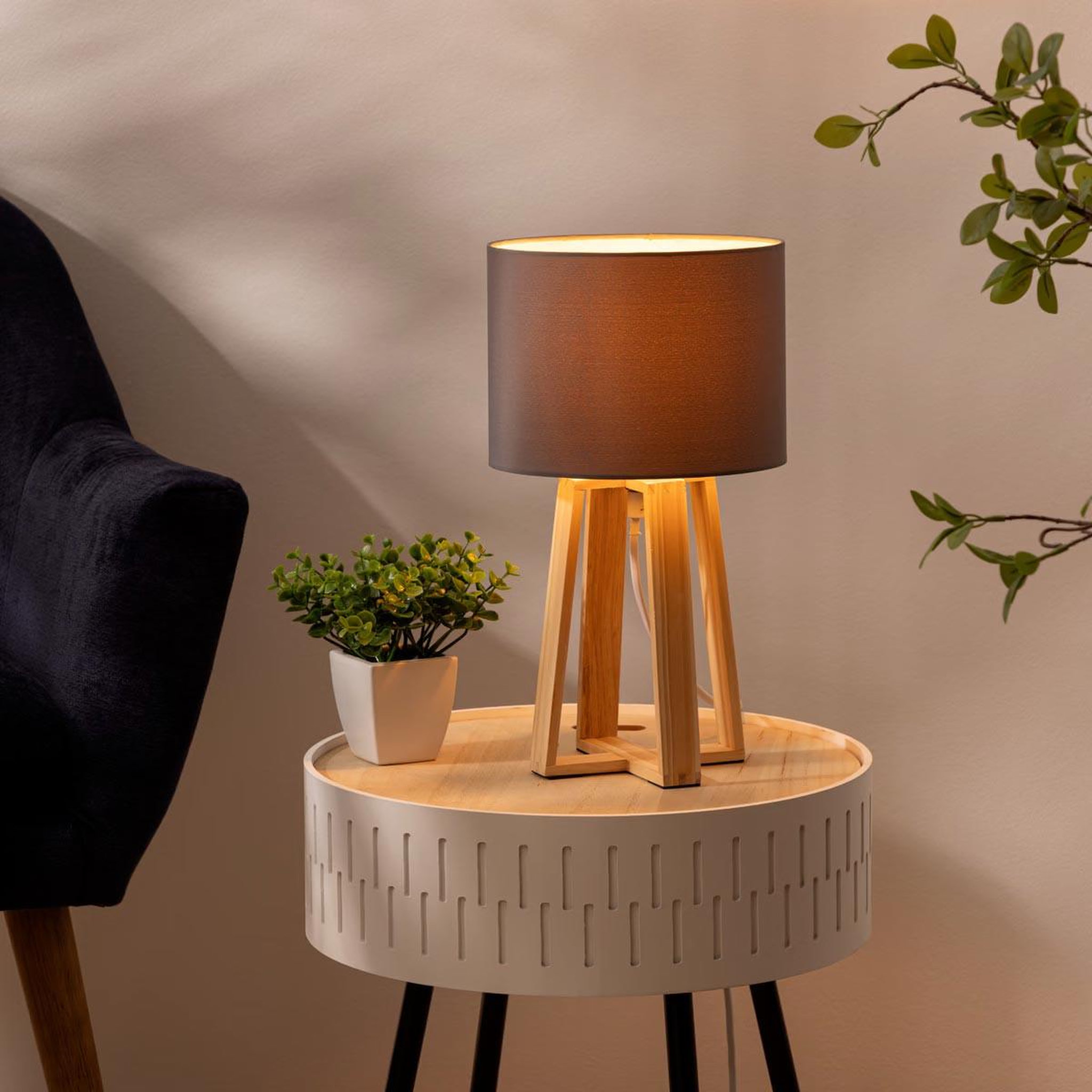 Voir la diapositive 3 : ATMOSPHERA Lampe à poser en bois  scandinave  35cm gris