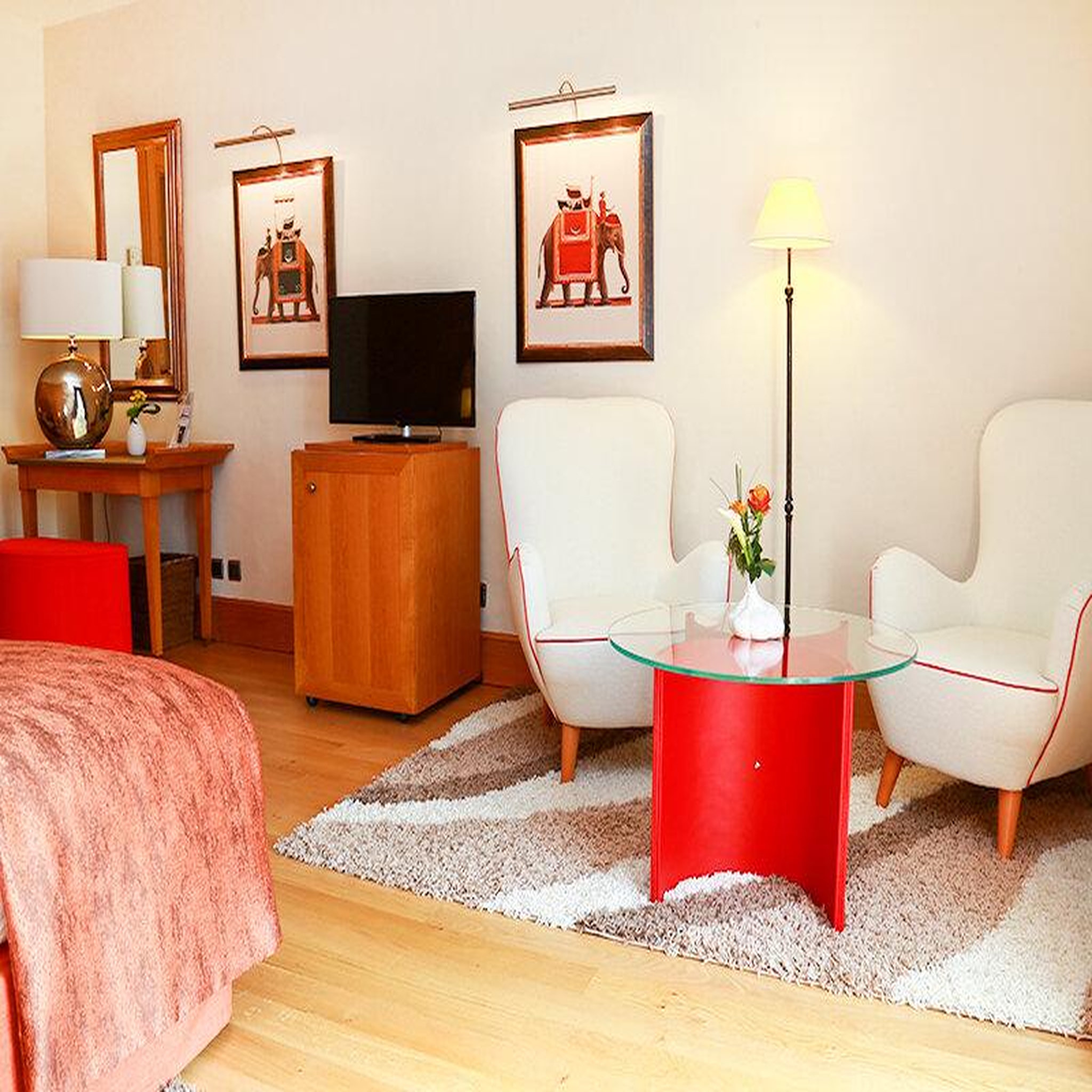 Voir la diapositive 2 : Smartbox Escapade de 2 jours en hôtel 5* avec dîner et accès illimité à l'espace bien-être près de paris - coffret cadeau séjour