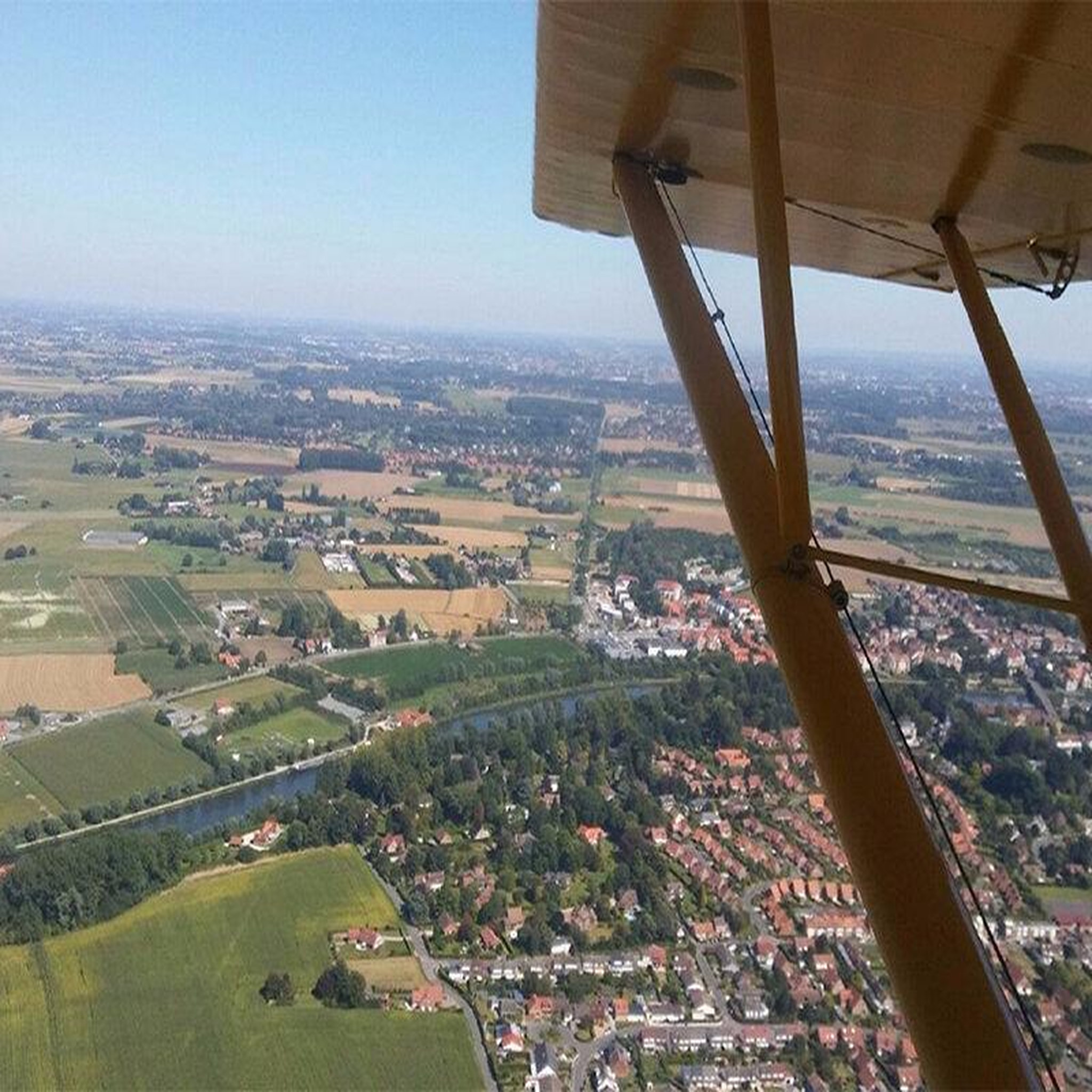 Voir la diapositive 2 : Smartbox Baptême de l'air en ulm vintage : 20 min de vol au-dessus de paris et sa région - coffret cadeau sport & aventure
