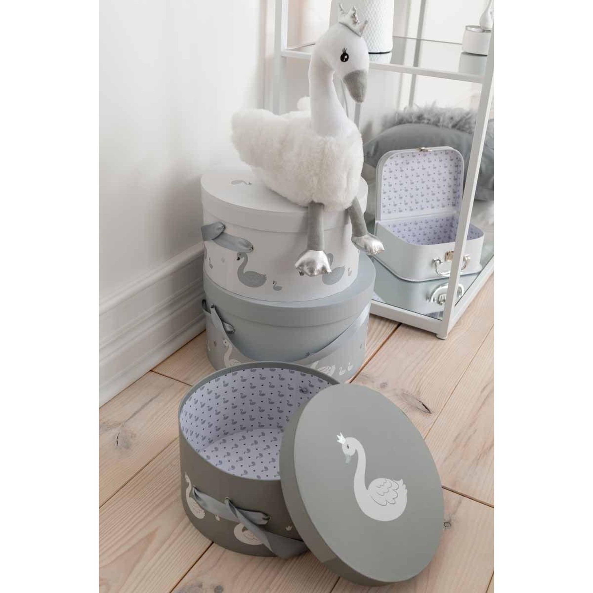Voir la diapositive 6 : J-LINE Lot de 3 boîtes déco  cygne  32cm blanc & gris