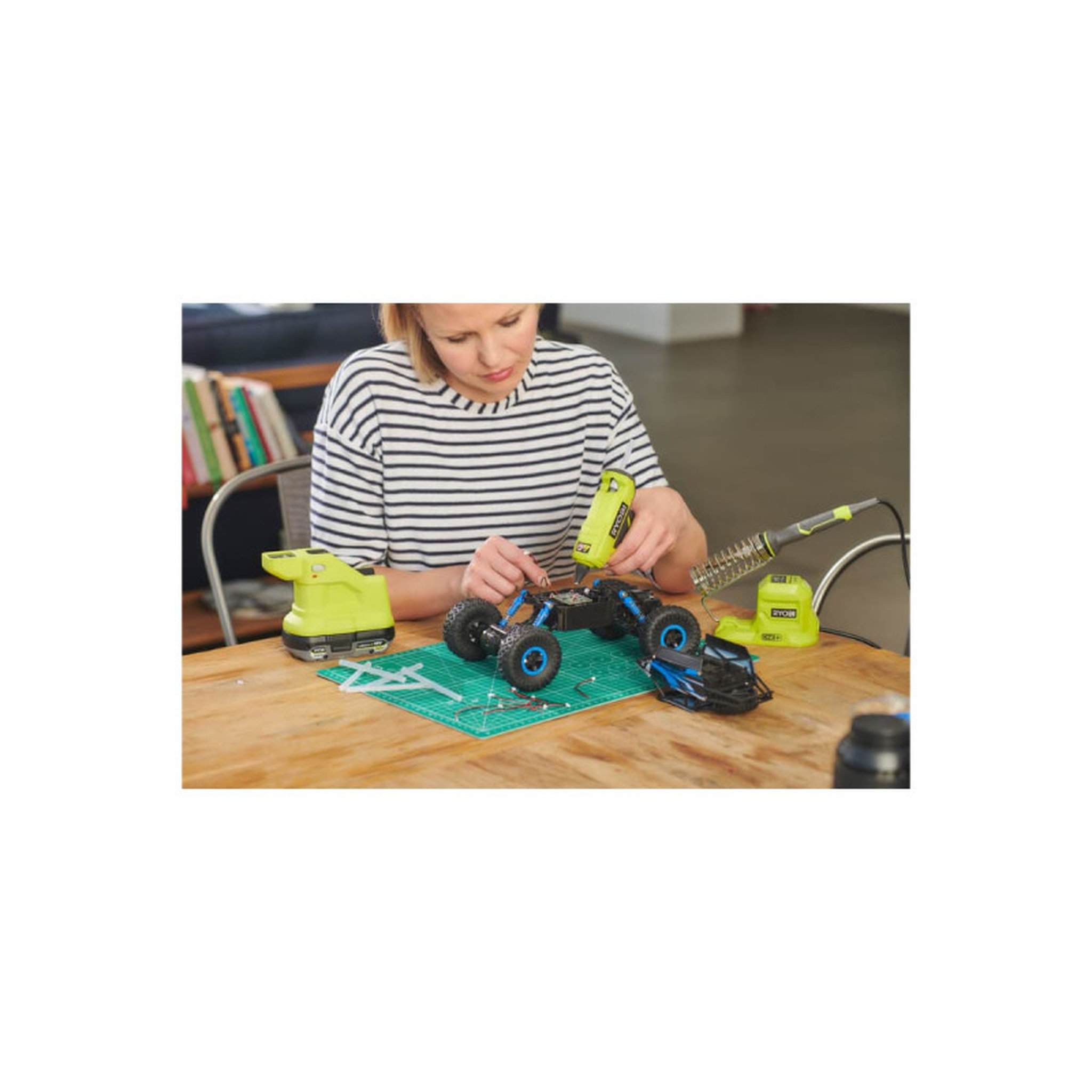 Voir la diapositive 3 : Ryobi Pistolet à colle RYOBI 18V One+ - Sans batterie ni chargeur RGLM18-0