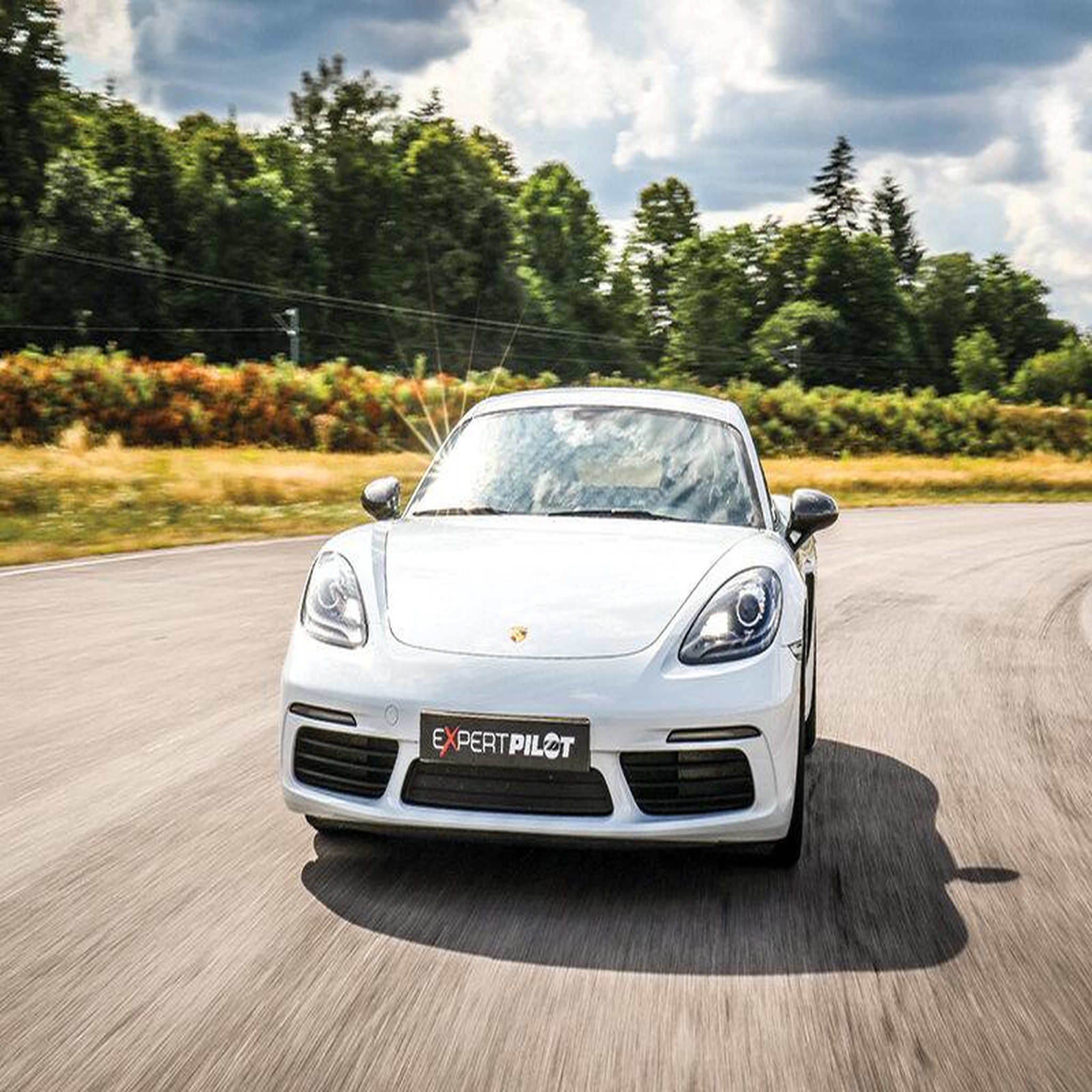 Voir la diapositive 3 : Smartbox Stage de pilotage : 4 tours sur le circuit de Dijon-Prenois au volant d'une Porsche Cayman - Coffret Cadeau Sport & Aventure