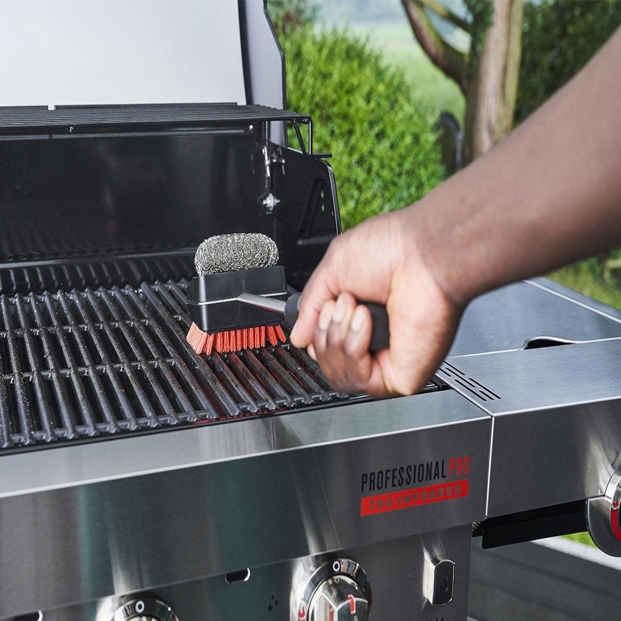 Voir la diapositive 1 : CHAR-BROIL Brosse Premium Hot and Cold-clean - Char-Broil