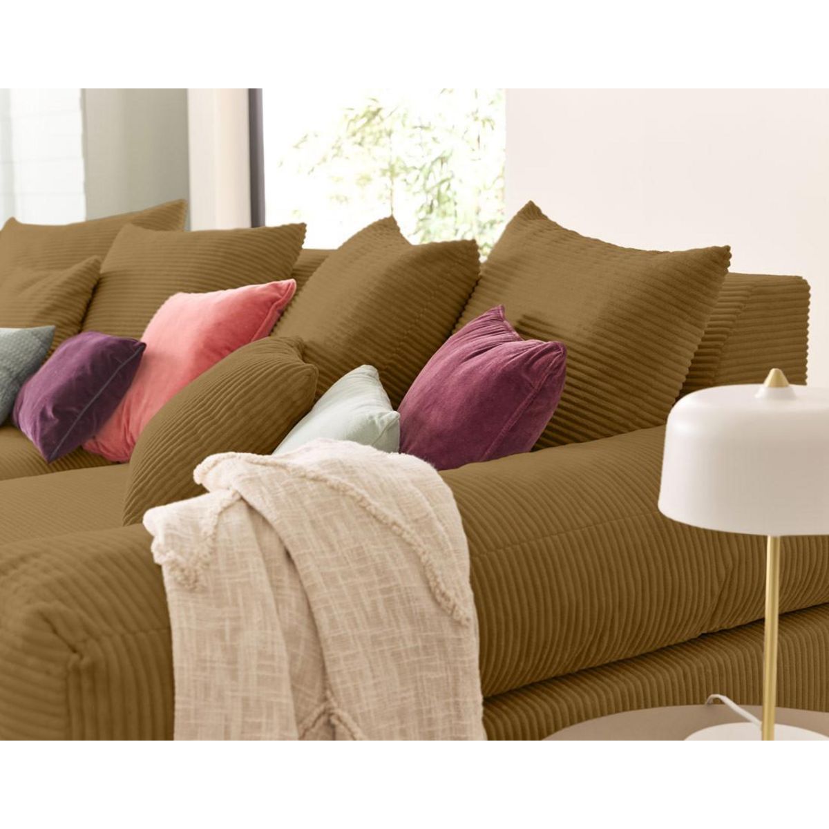 LISA DESIGN Aspen - canapé 4 places - assise profonde - velours côtelé