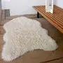 Lorena Canals Tapis en laine effet peau de bête - blanc à poils longs - 75 x 110 cm