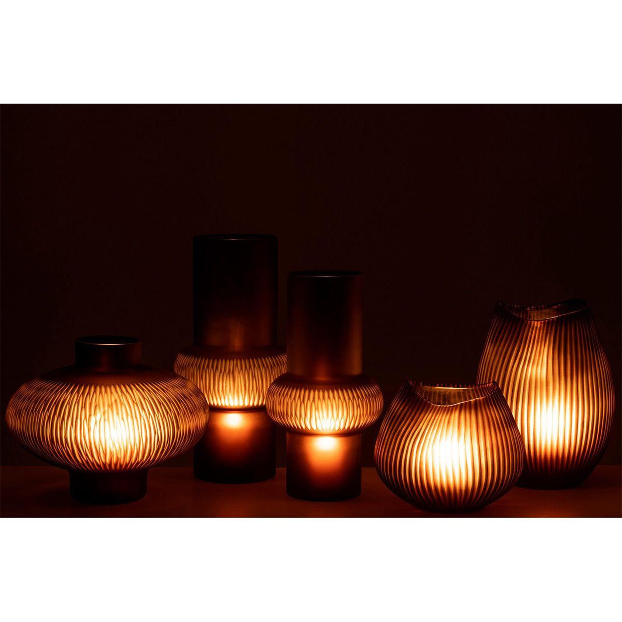 Voir la diapositive 6 : J-LINE Vase design ligne & boule  octave  35cm marron