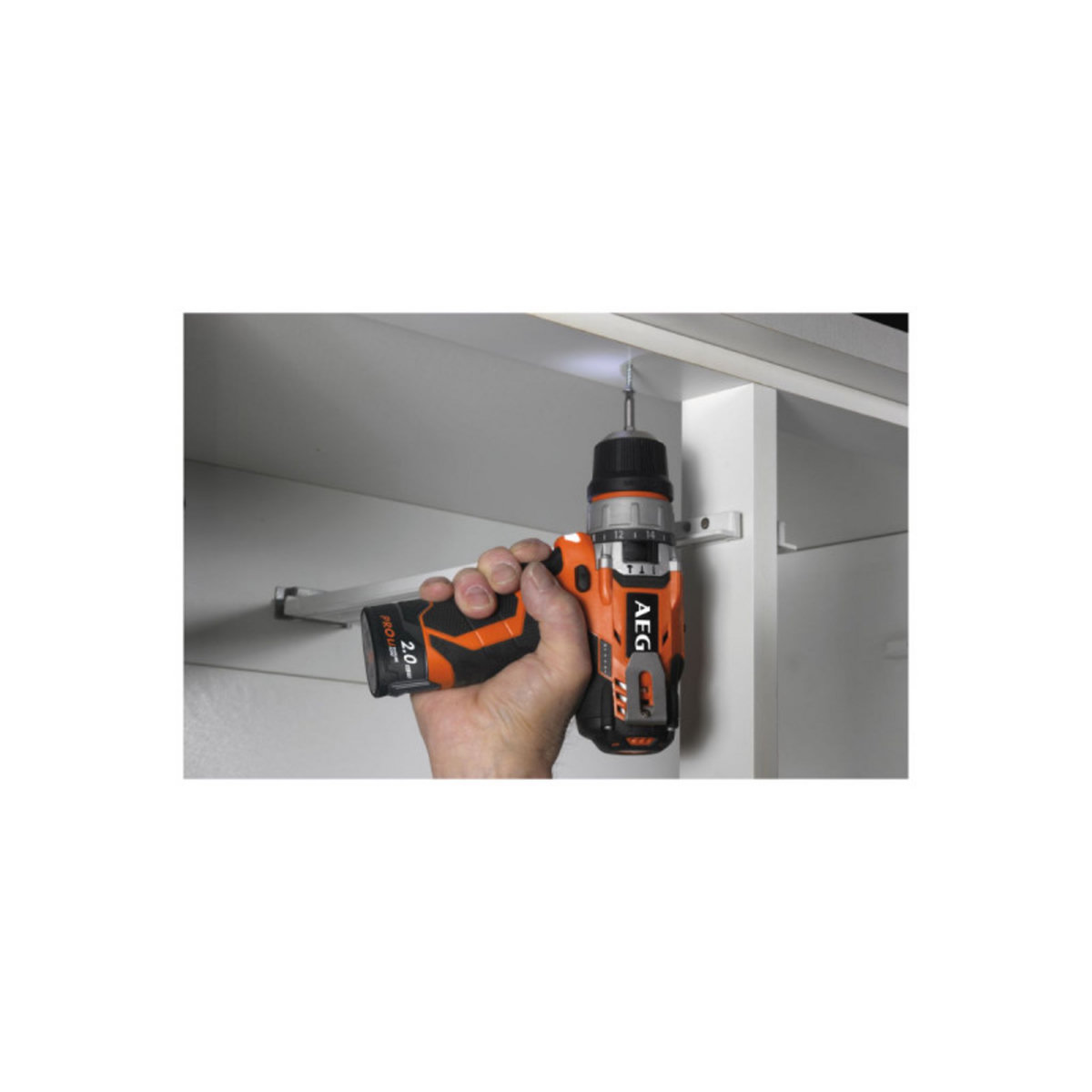 AEG Perceuse visseuse AEG 12V - 2 batteries 2.0Ah - 1 chargeur BBS12C2-202BKIT1