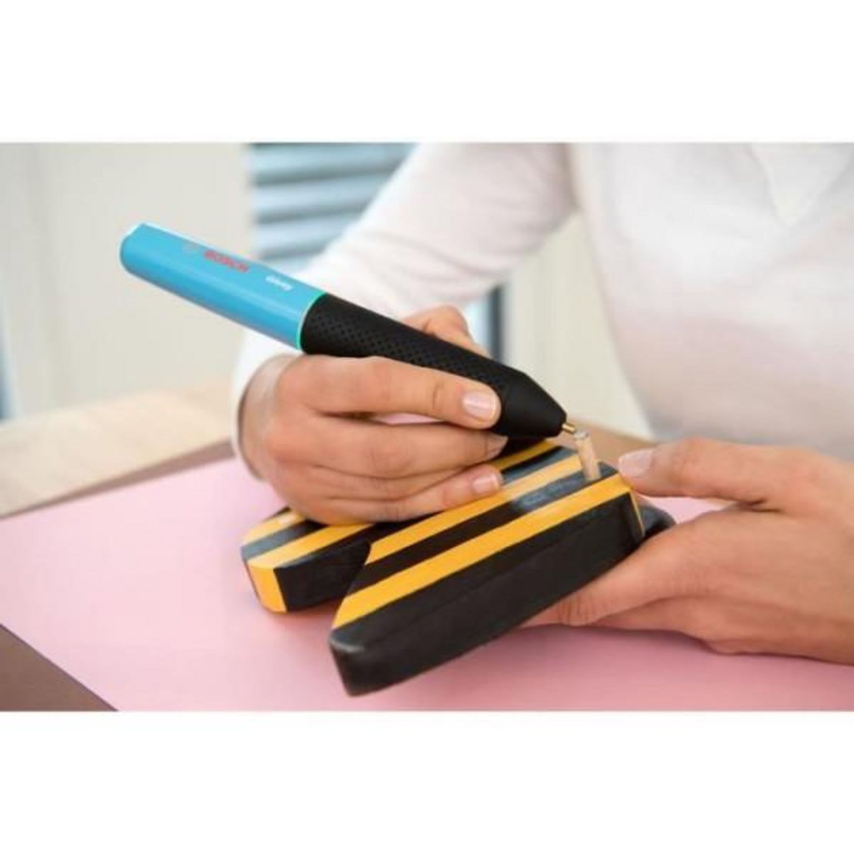 BOSCH Pistolet a colle sans fil Bosch - Gluey - Edition Lagoon Blue