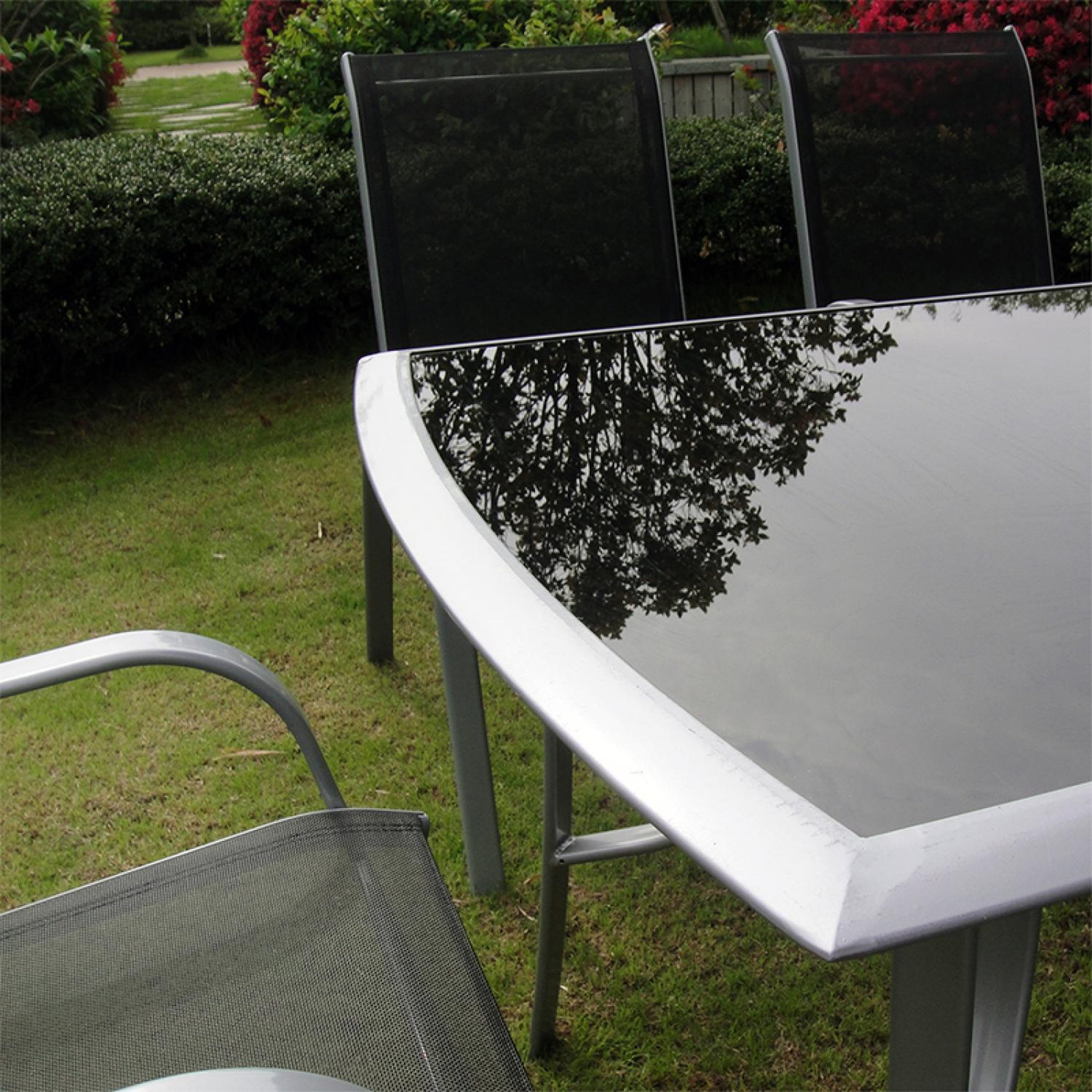 Voir la diapositive 5 : CONCEPT USINE Table de jardin et 6 chaises en aluminium et acier gris alassio