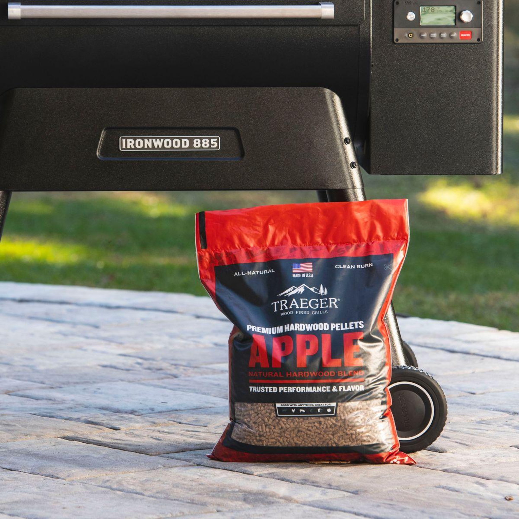 Voir la diapositive 2 : TRAEGER Pellets Apple - sac de 9 kg