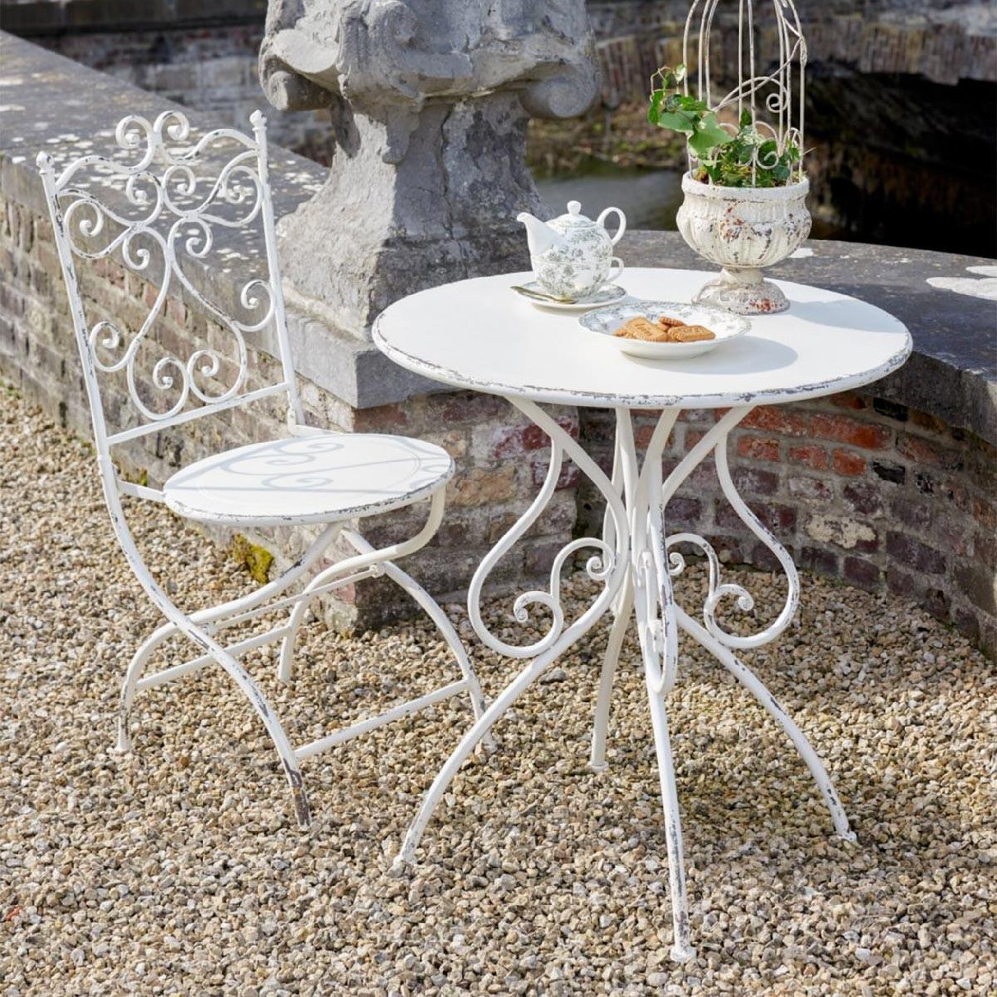 Voir la diapositive 5 : J-LINE Table de Jardin en Métal  Fabien  76cm Blanc Cassé