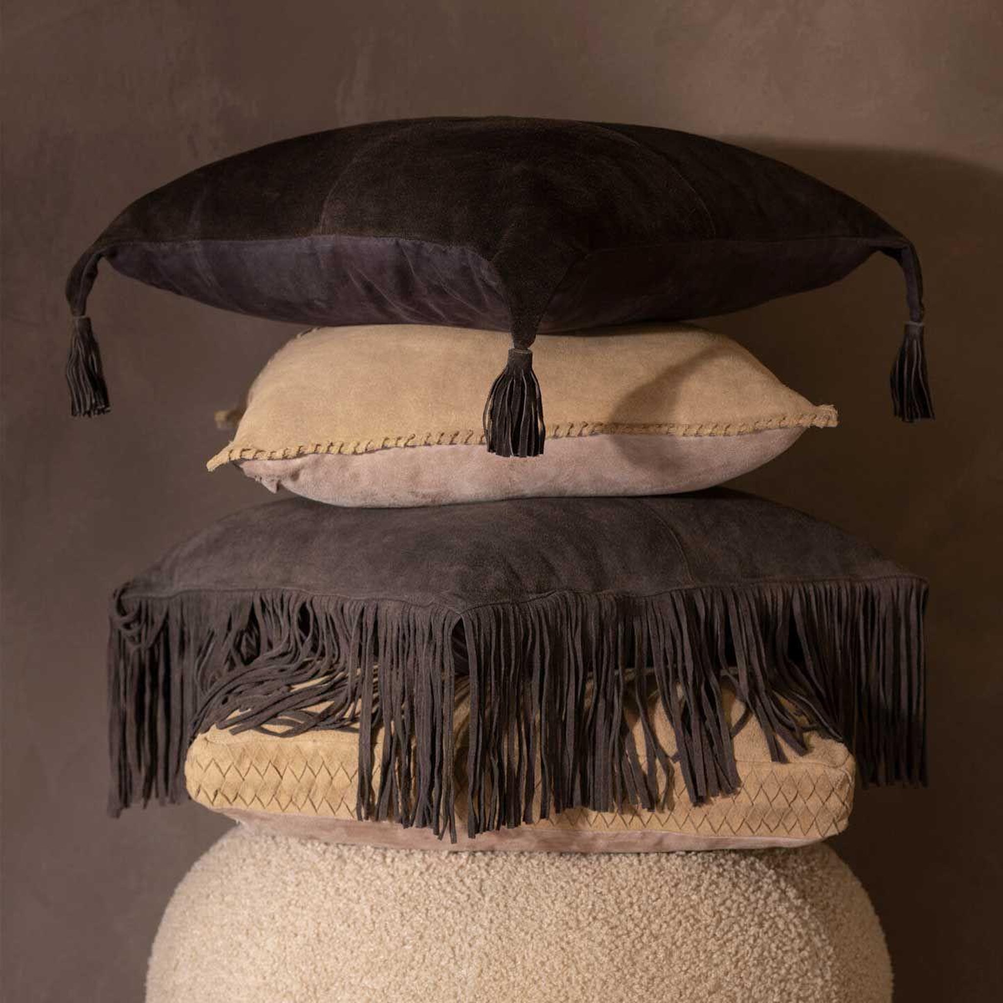 Voir la diapositive 3 : J-LINE Coussin Déco à Franges  Coleman  45x45cm Marron