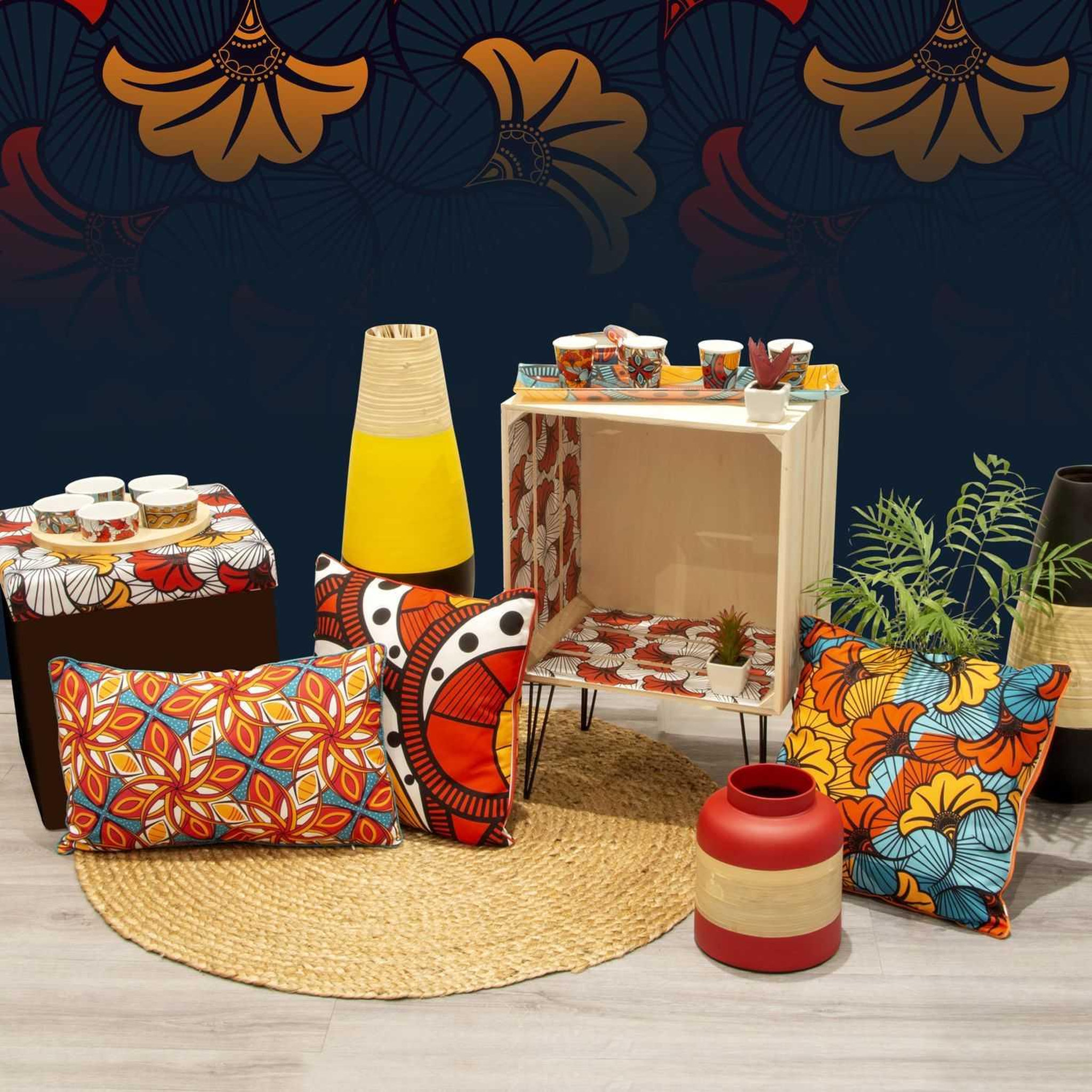 Voir la diapositive 2 : The Home Deco Factory Bout de canapé ethnique en bois et métal - l.40xh.60 cm - rouge