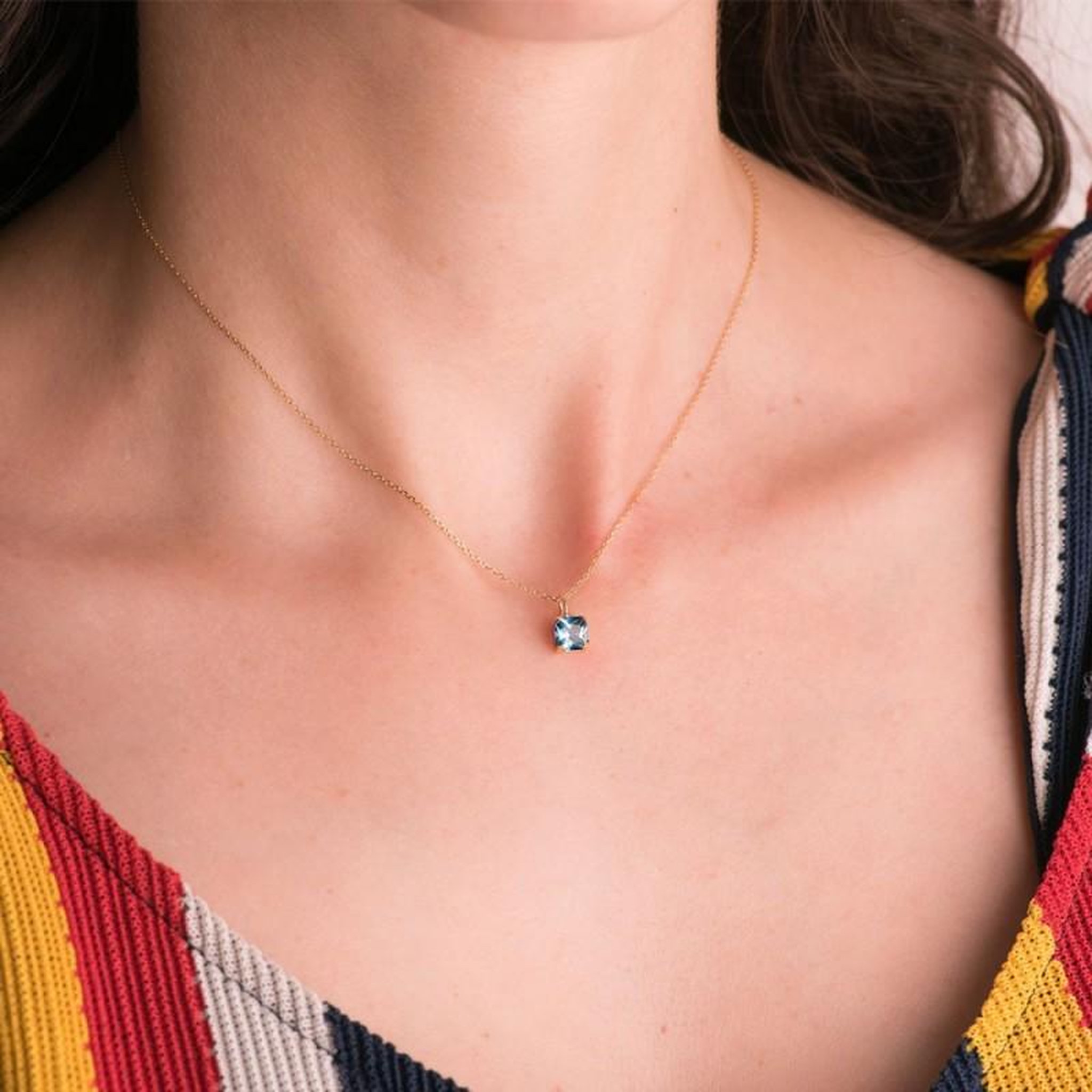 Voir la diapositive 2 : L'ATELIER D'AZUR Collier - Pendentif Or Jaune 18 Carats 750/000 - Zirconium Bleu Topaze - Chaine Dorée