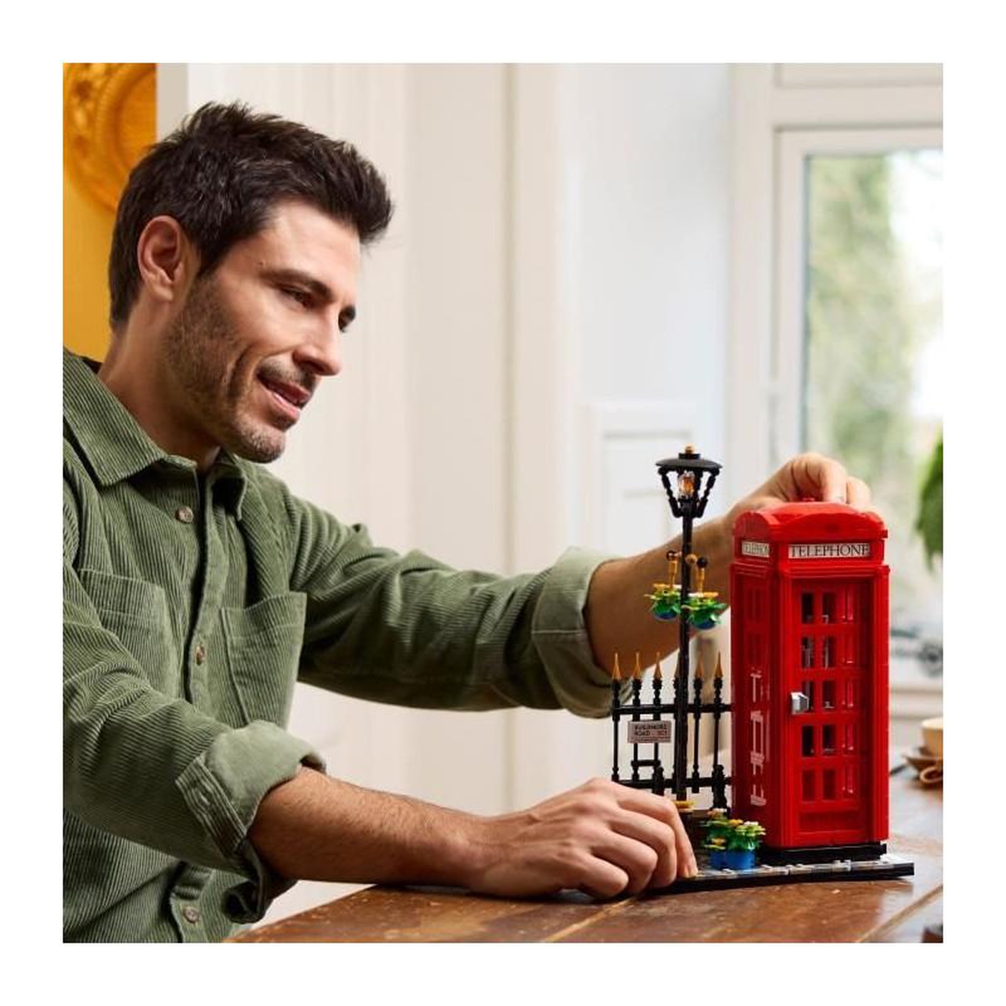 Voir la diapositive 5 : LEGO LEGO Ideas 21347 Cabine Téléphonique Londonienne Décoration Maison pour les Anglophiles