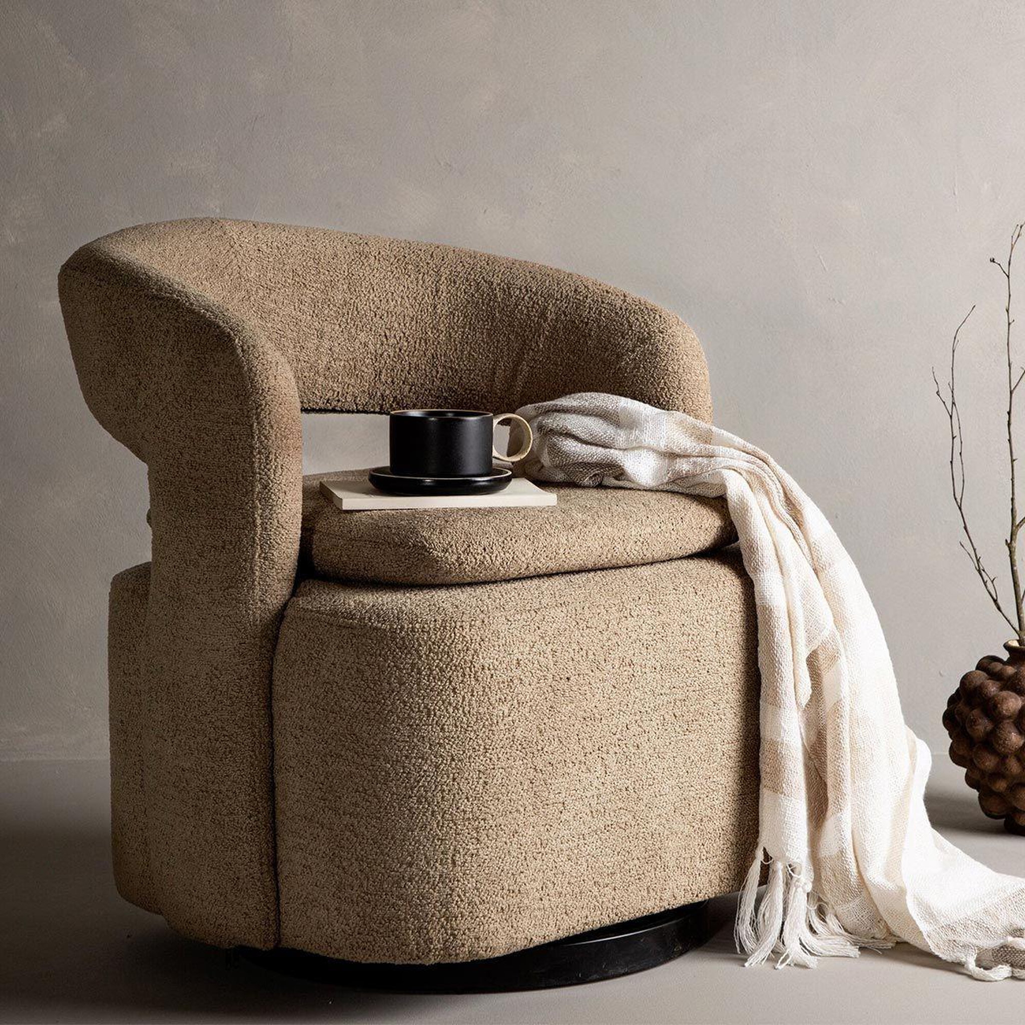 Voir la diapositive 6 : Paris Prix Fauteuil design bouclette  laurel  71cm marron