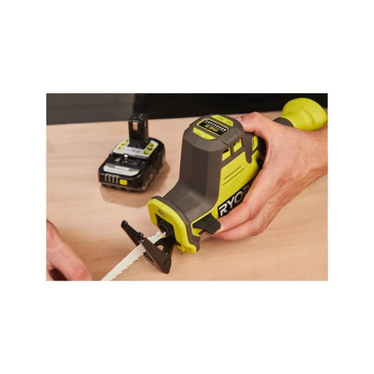 Ryobi Scie sabre 1 main Brushless 18V RYOBI - Sans batterie ni chargeur - RRS18CBL-0