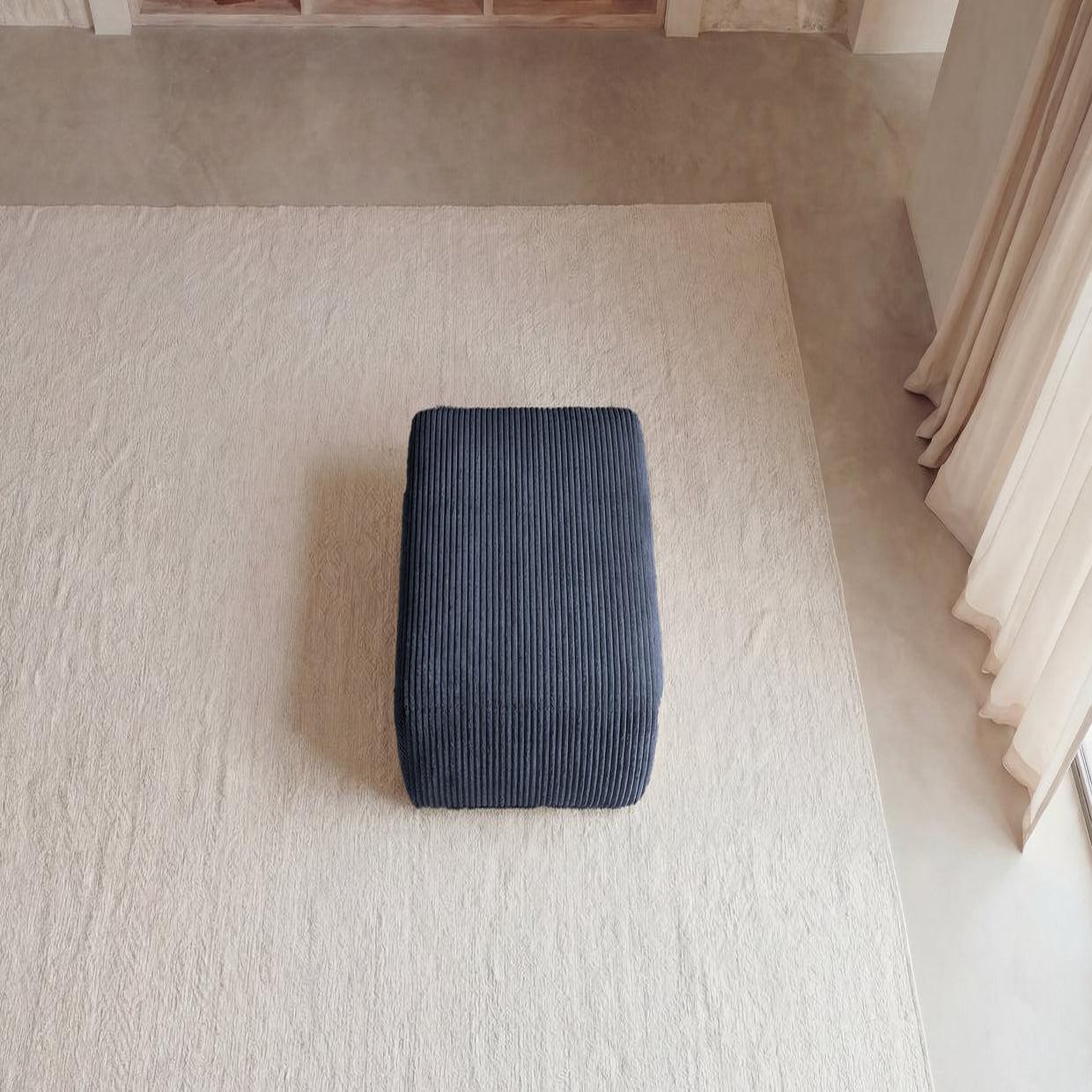Voir la diapositive 5 : CASANOVA PARIS Elvis - pouf en gros velours côtelé 96x87x44