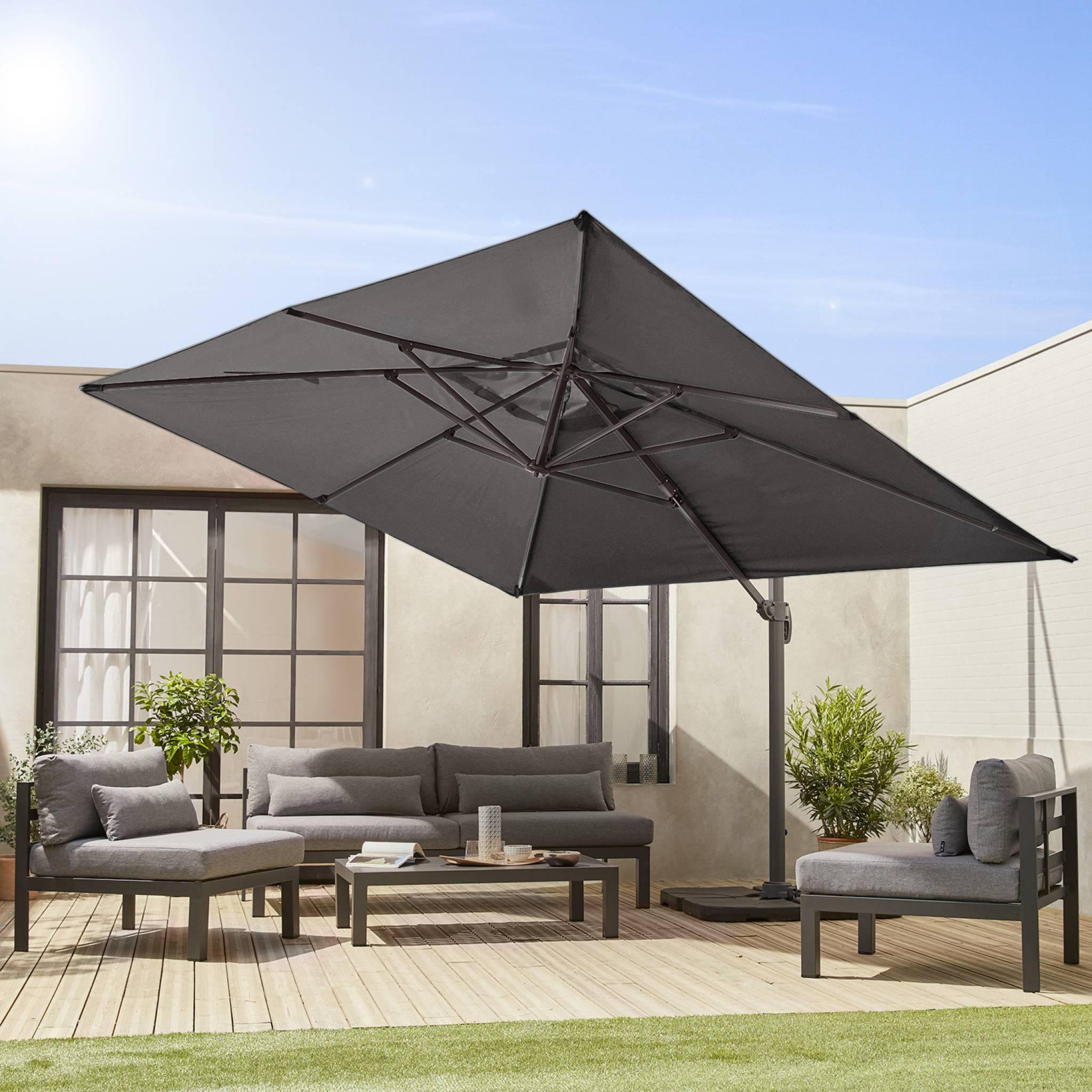 Voir la diapositive 3 : SWEEEK Parasol déporté rectangulaire 3x4 m - Wimereux - Parasol excentré inclinable dans 6 positions, rotatif à 360° + dalles à lester 50x50cm
