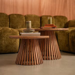 LISA DESIGN Kerala - lot de 2 tables basses gigognes - bois massif de manguier. Coloris disponibles : Marron