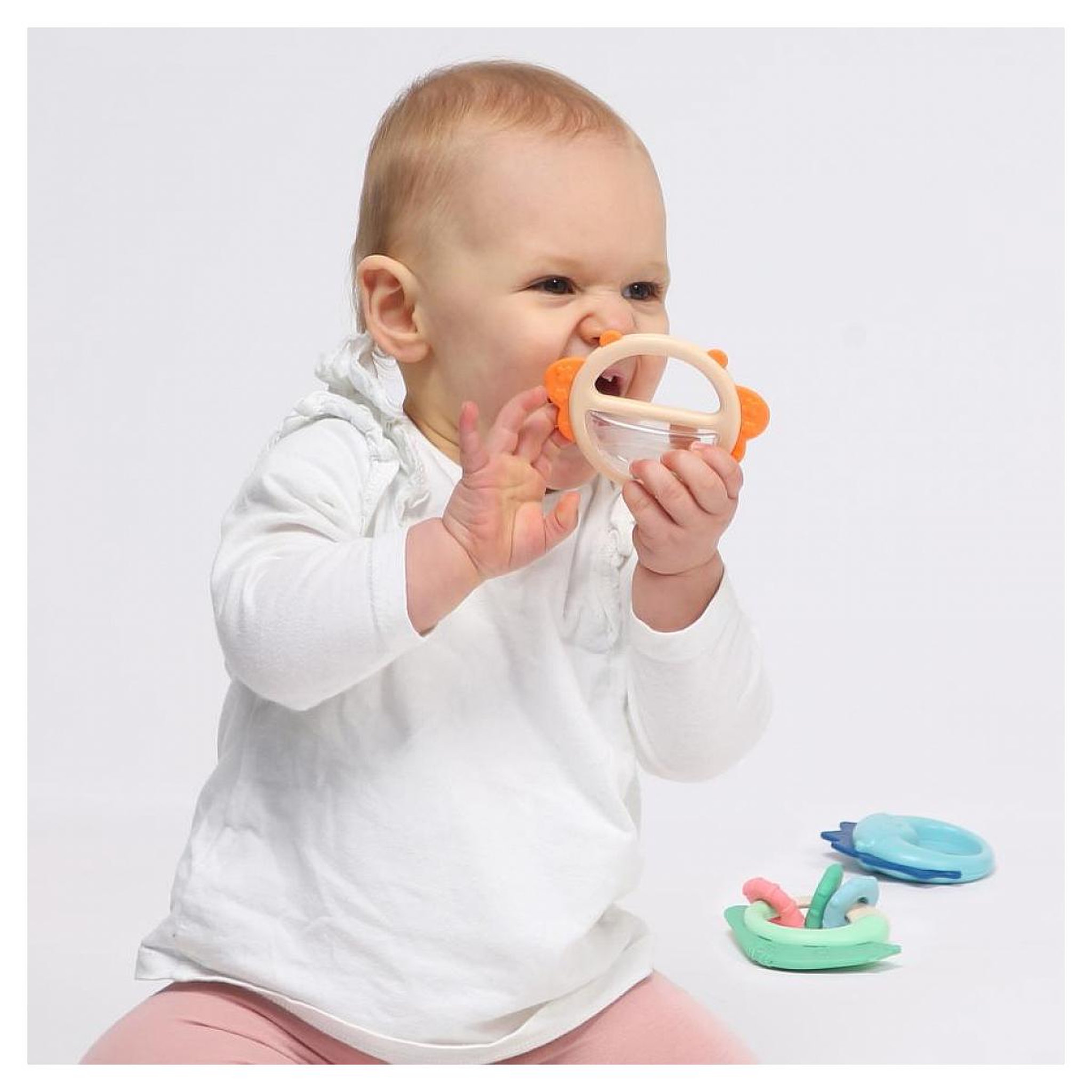 Voir la diapositive 5 : LUDI lot de trois hochets de dentitions