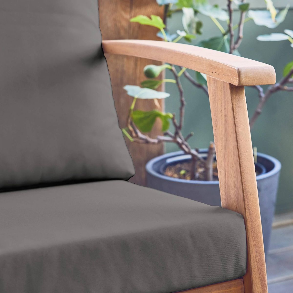 SWEEEK Salon de jardin USHUAIA 5 places en bois d'acacia, un canapé, une table, deux fauteuils