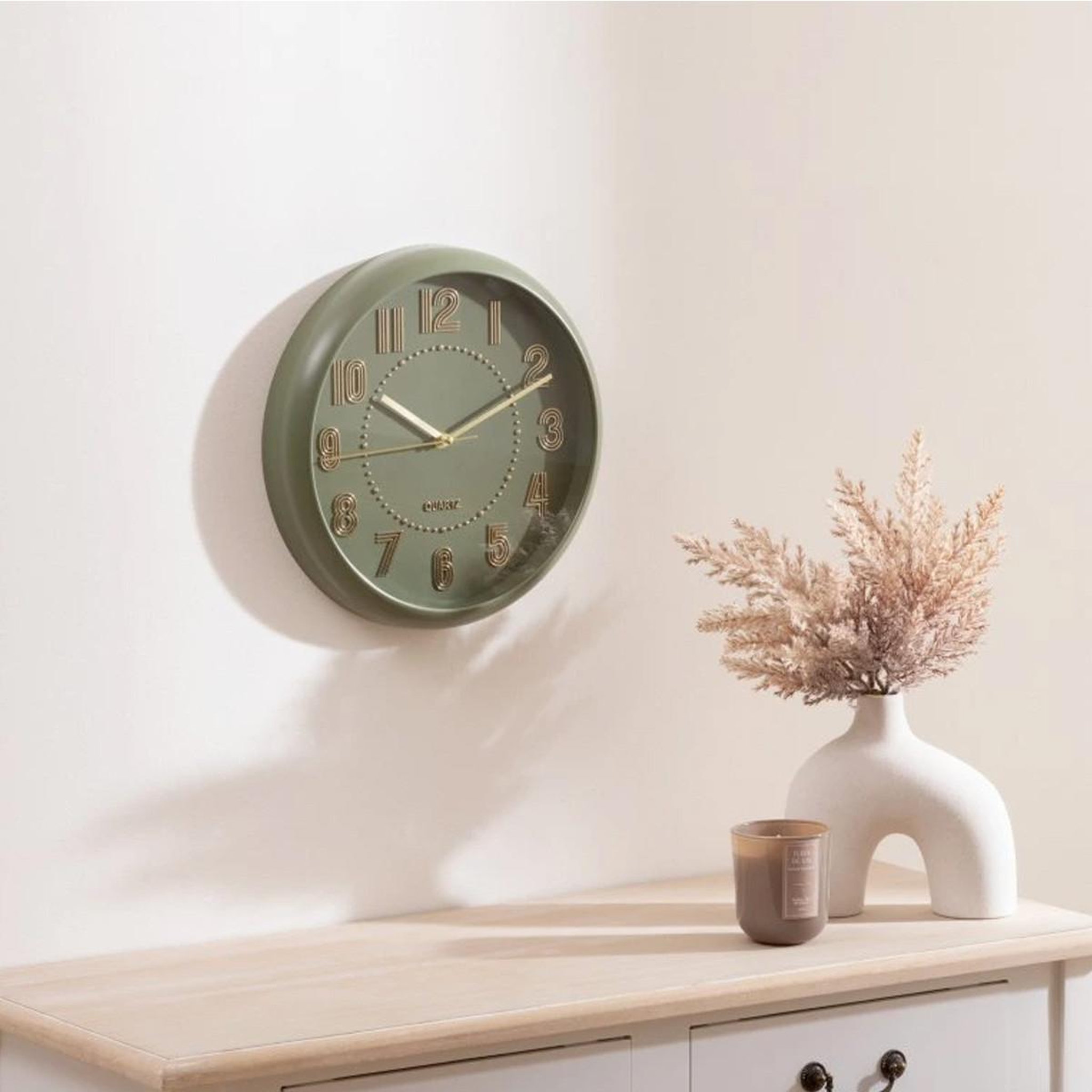 Voir la diapositive 3 : ATMOSPHERA Horloge murale design  alizée  30cm vert olive
