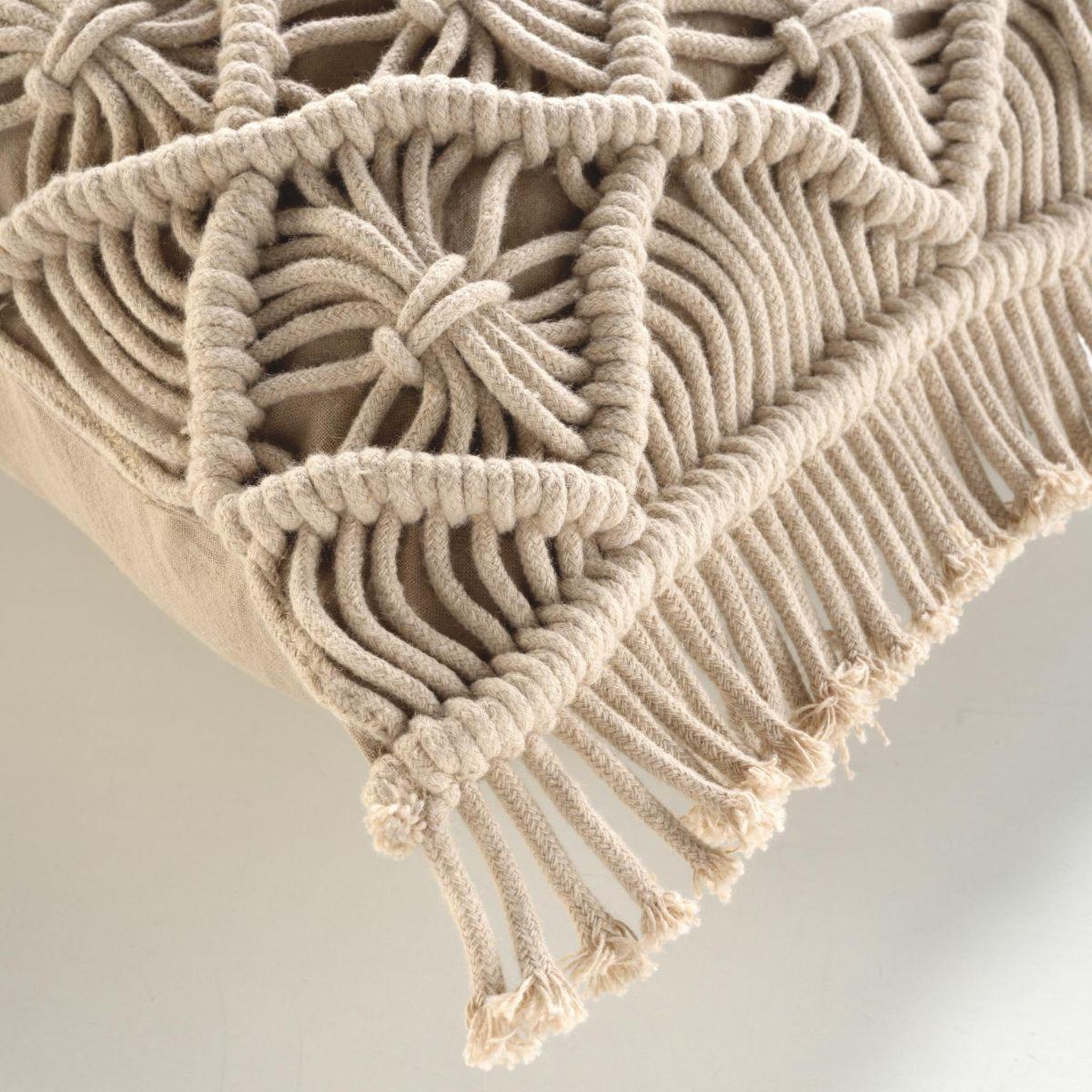 Voir la diapositive 3 : Douceur d'Intérieur Coussin déco macramé  indy  30x50cm naturel