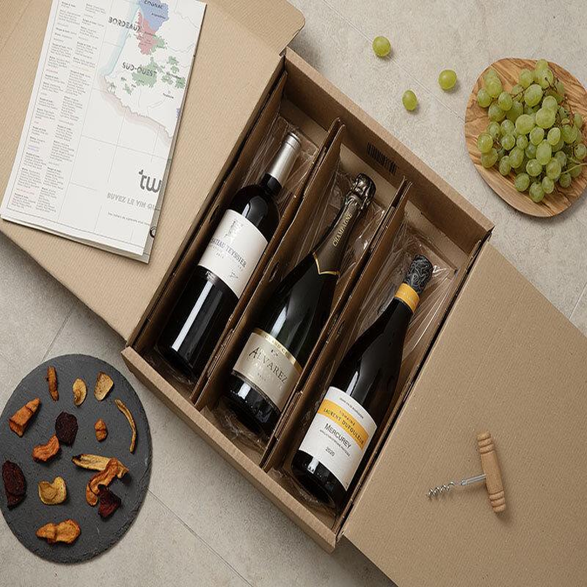 Voir la diapositive 3 : Smartbox Coffret de 3 bouteilles : vin rouge, vin blanc et champagne livrés à domicile - coffret cadeau gastronomie