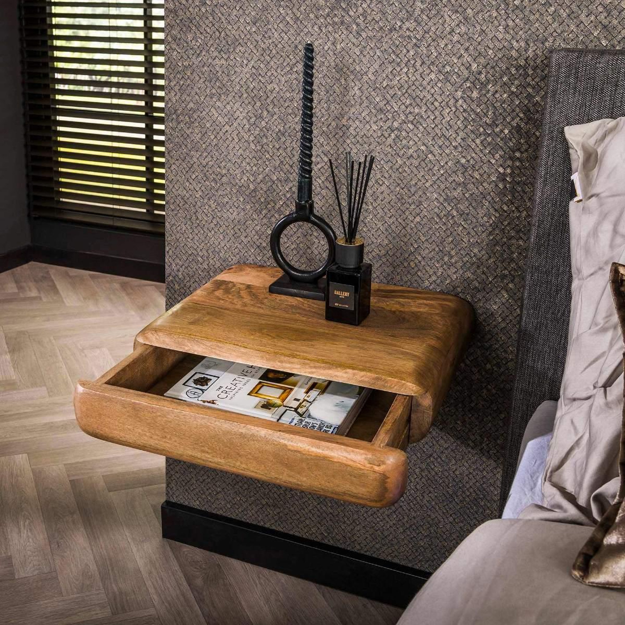 Voir la diapositive 4 : JLC KREATION Table de chevet en bois massif gemma 1 tiroir
