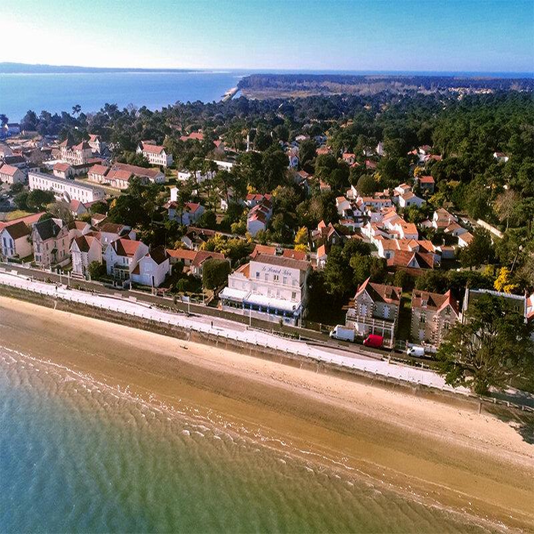 Voir la diapositive 2 : Smartbox Escapade étoilée de 3 jours sur l'île d'oléron - coffret cadeau séjour