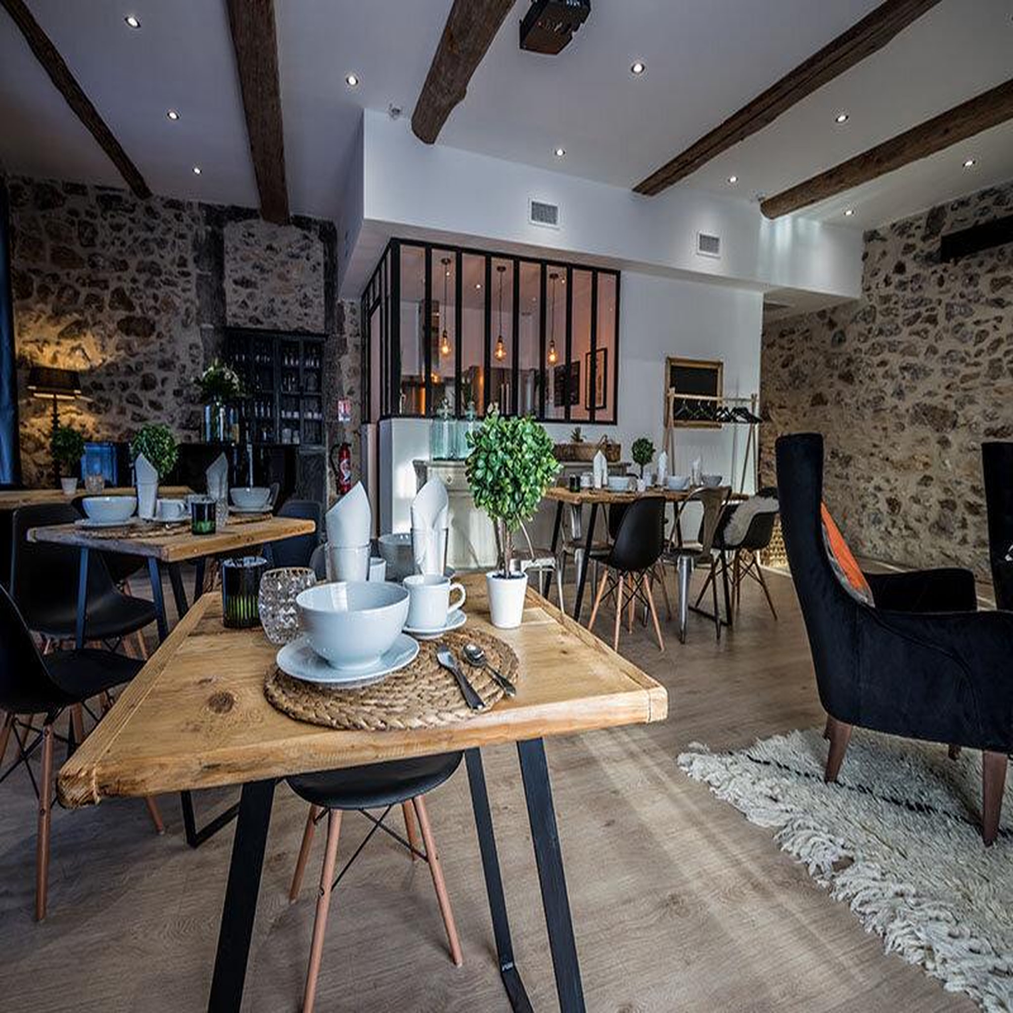 Voir la diapositive 4 : Smartbox Séjour de 3 nuits détente avec accès au spa pour 2 personnes - coffret cadeau séjour