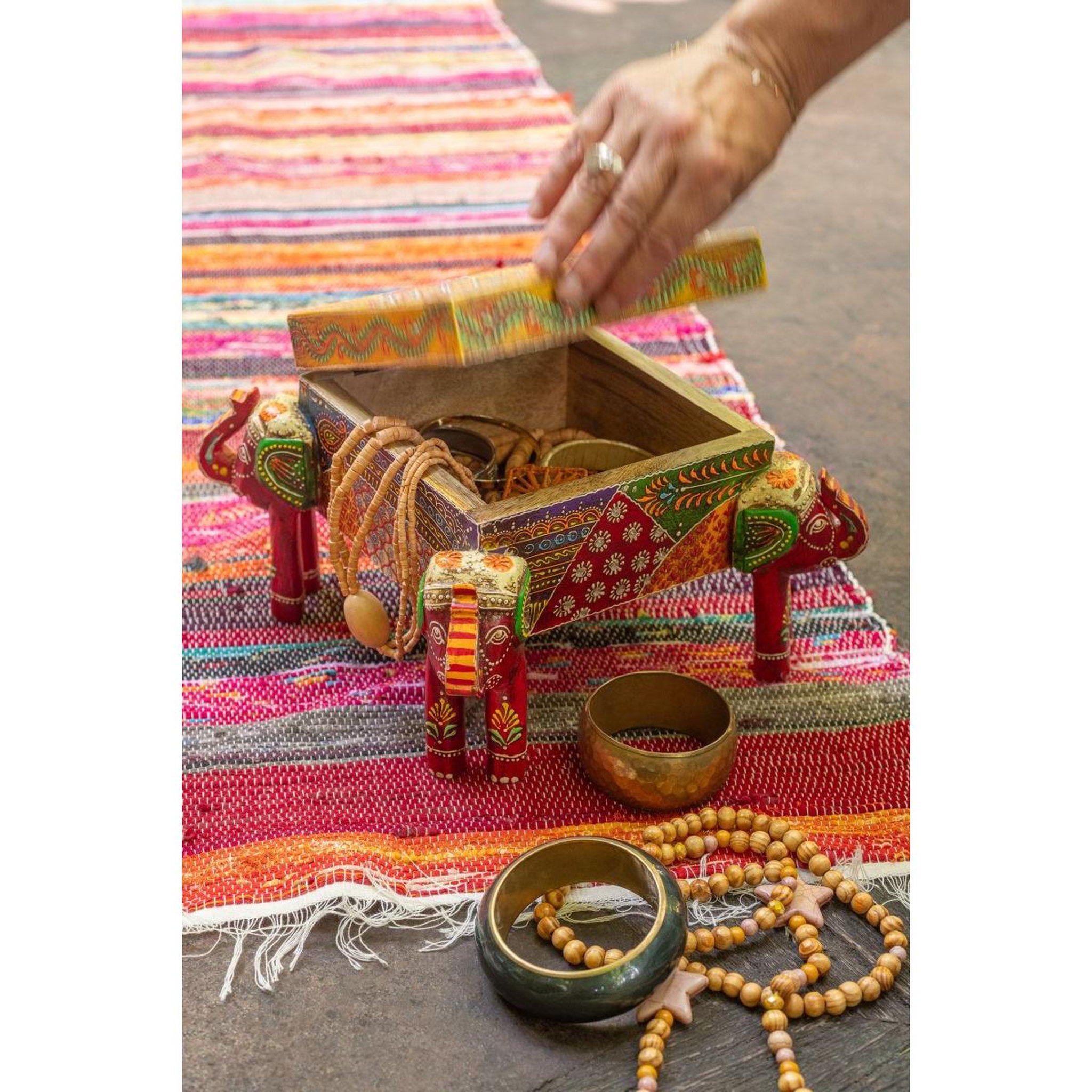 Voir la diapositive 4 : J-LINE Boîte déco éléphant en bois  delhi  23cm multicolore