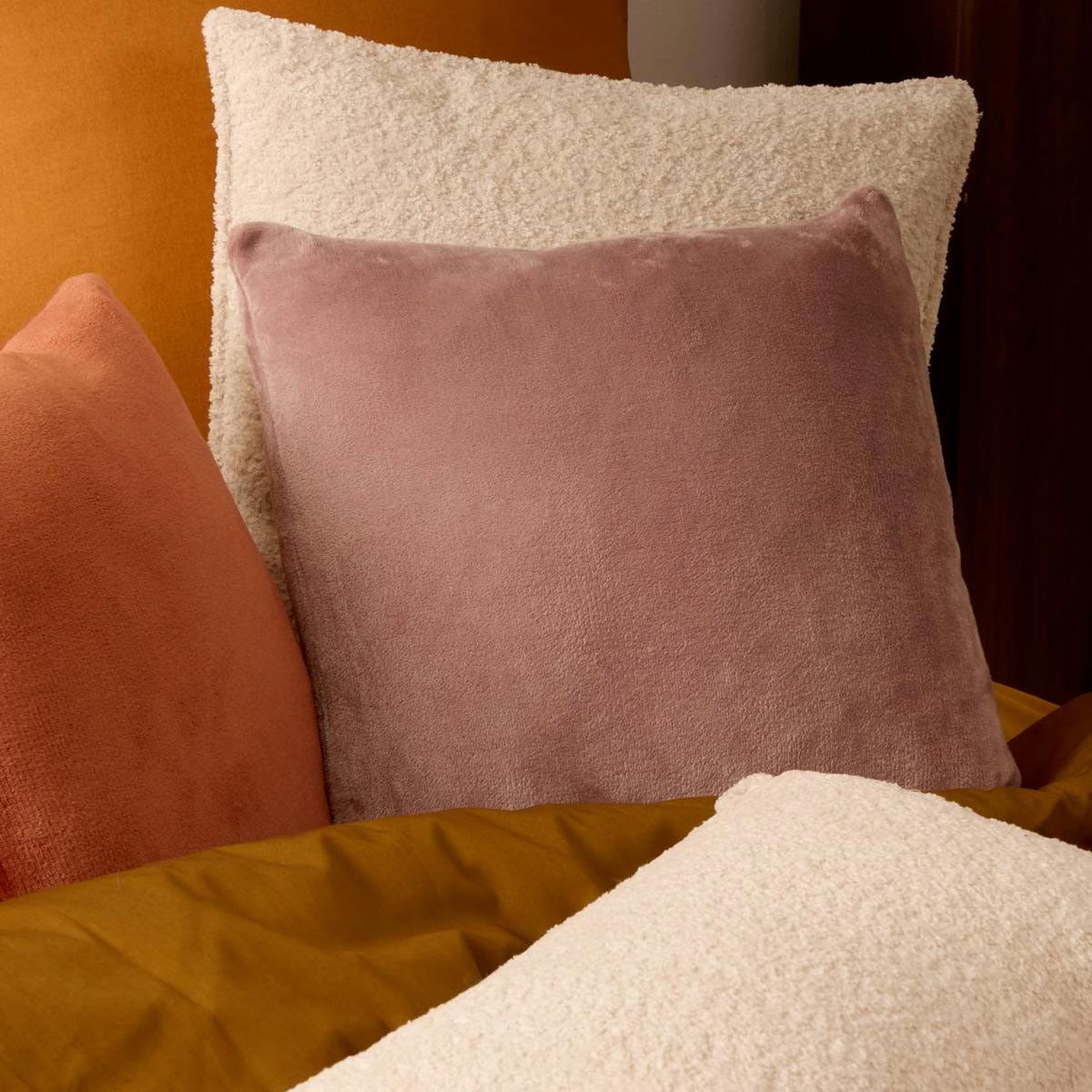 Voir la diapositive 5 : ATMOSPHERA Coussin en flanelle uni  ollis  38x38cm rose
