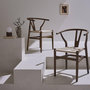 Voir la diapositive 3 : SWEEEK Lot de deux chaises vintage marron vieilli en bois d'hévéa avec assise en cordes et dossier arrondi