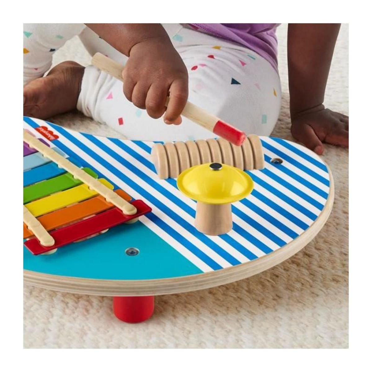 FISHER PRICE Fisher-Price-Table musicale en bois avec instruments de percussion HXT91