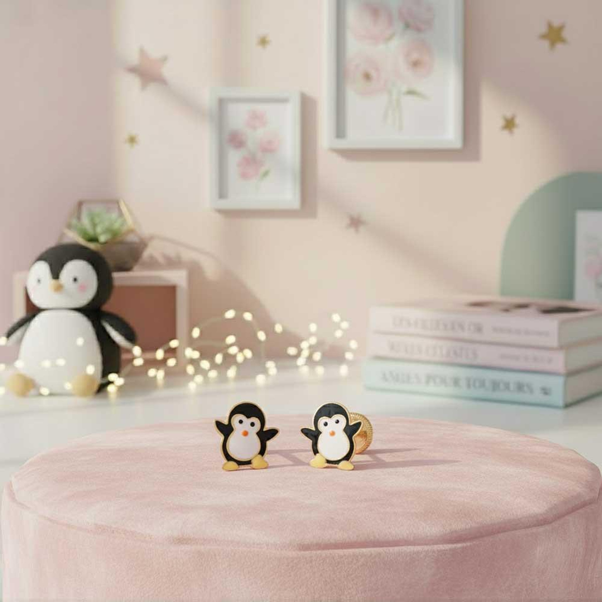 Voir la diapositive 2 : L'ATELIER D'AZUR Boucles d'Oreilles Enfant en Or 18 Carats 750 Jaune et Émail – Motif Pingouin