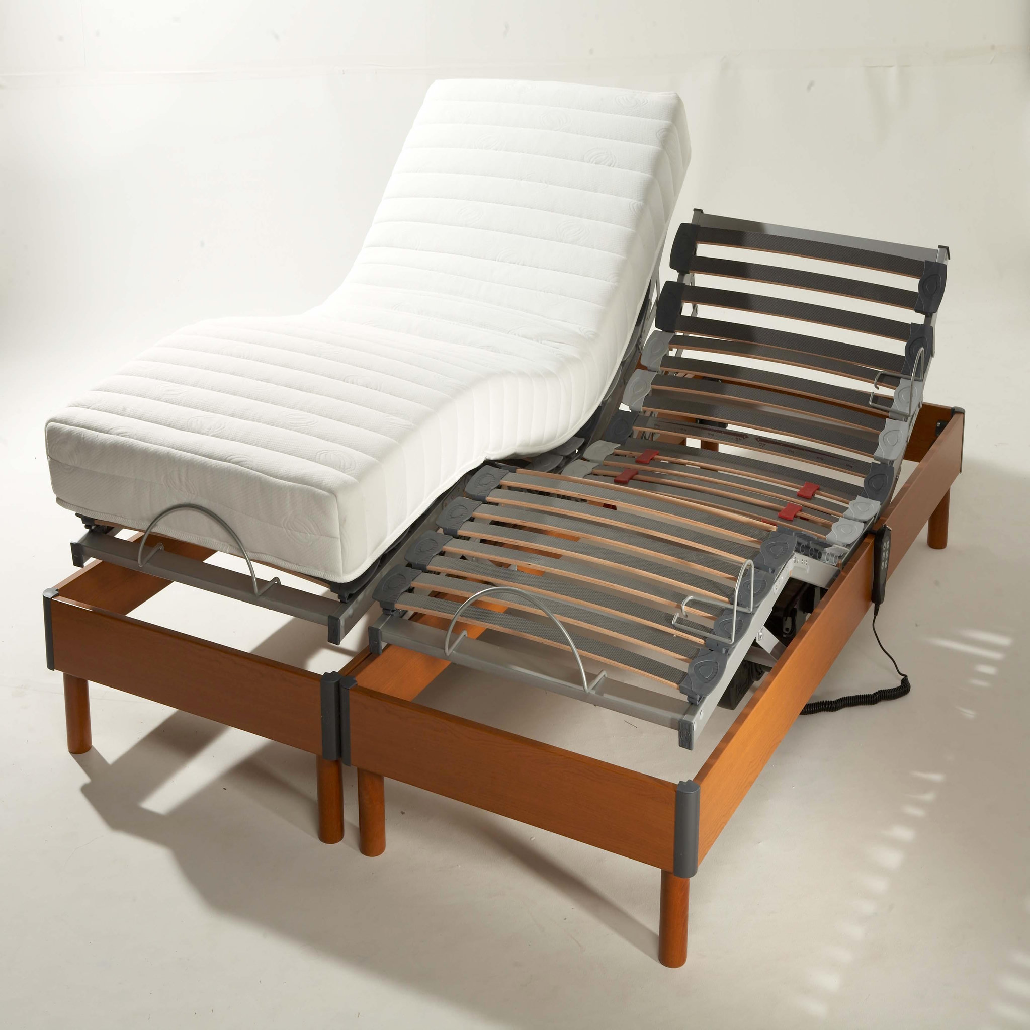 Voir la diapositive 3 : Ensemble lit relaxation électrique TPR matelas 100% latex 3 zones 63kg/m3 + sommier avec réglage fermeté au niveau lombaire  SYMPHONIE