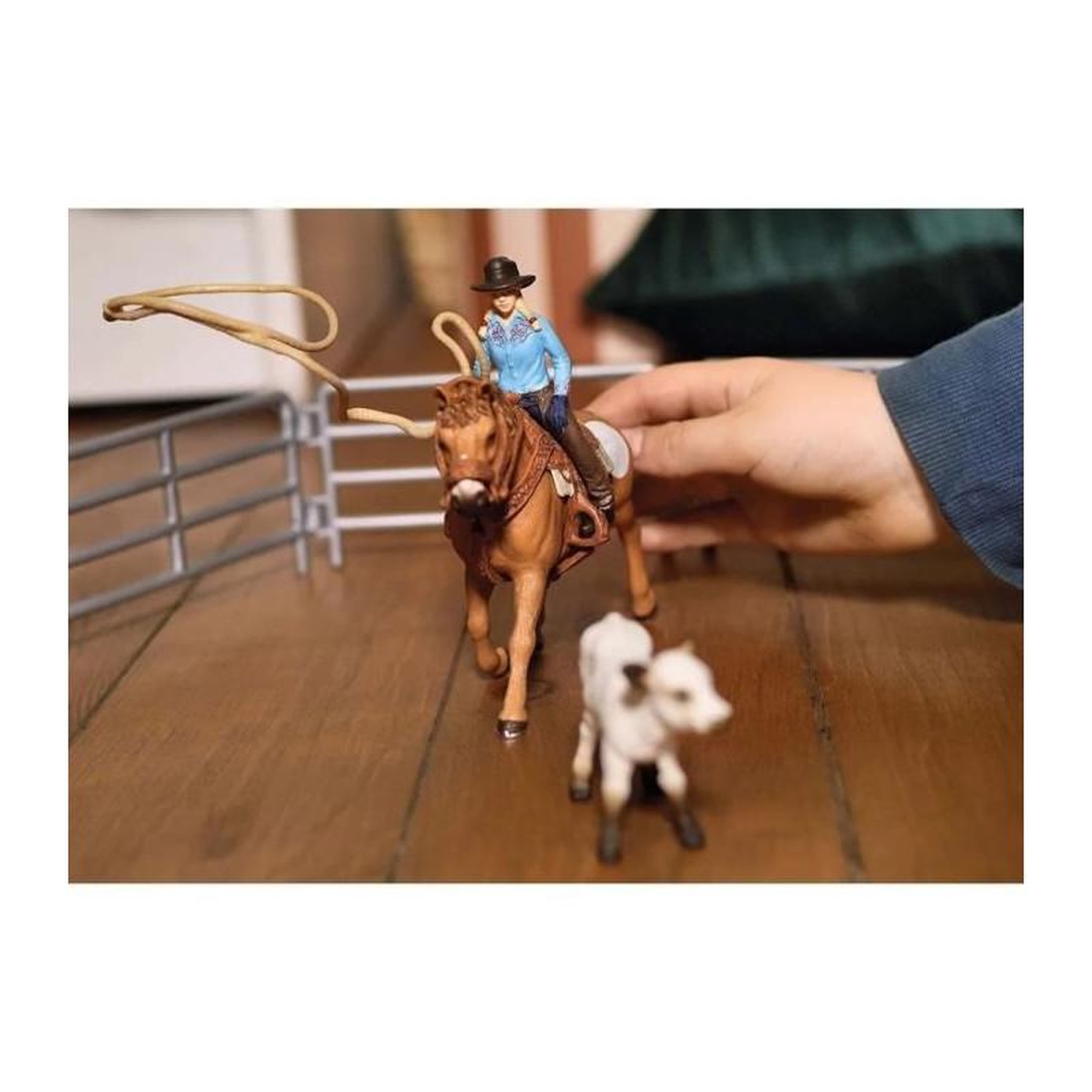 Voir la diapositive 2 : Schleich Equipe de Cowboy et leurs lassos - SCHLEICH - 42577 - A partir de 3 ans