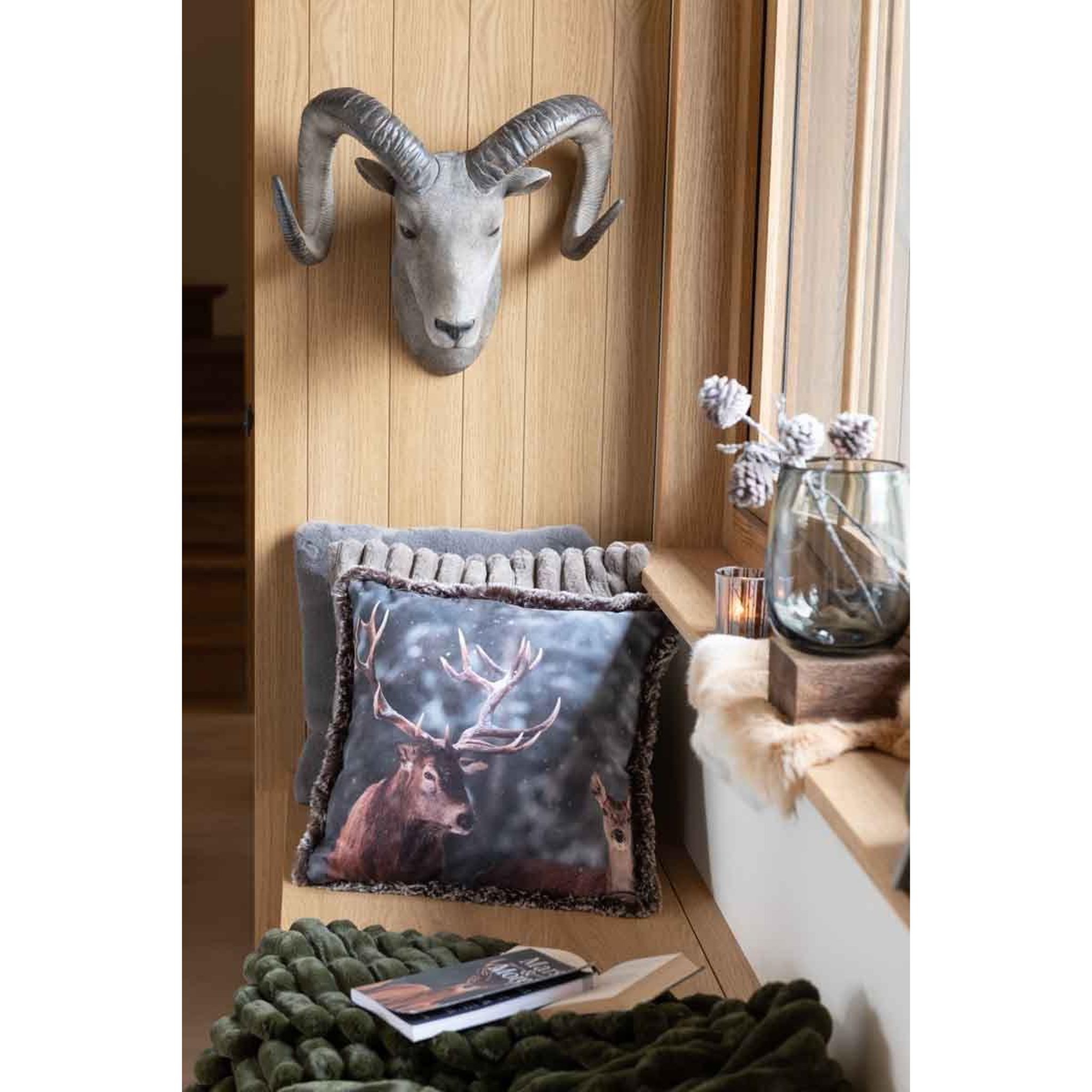 Voir la diapositive 4 : J-LINE Trophée Mural  Tête de Chèvre  48cm Gris & Marron