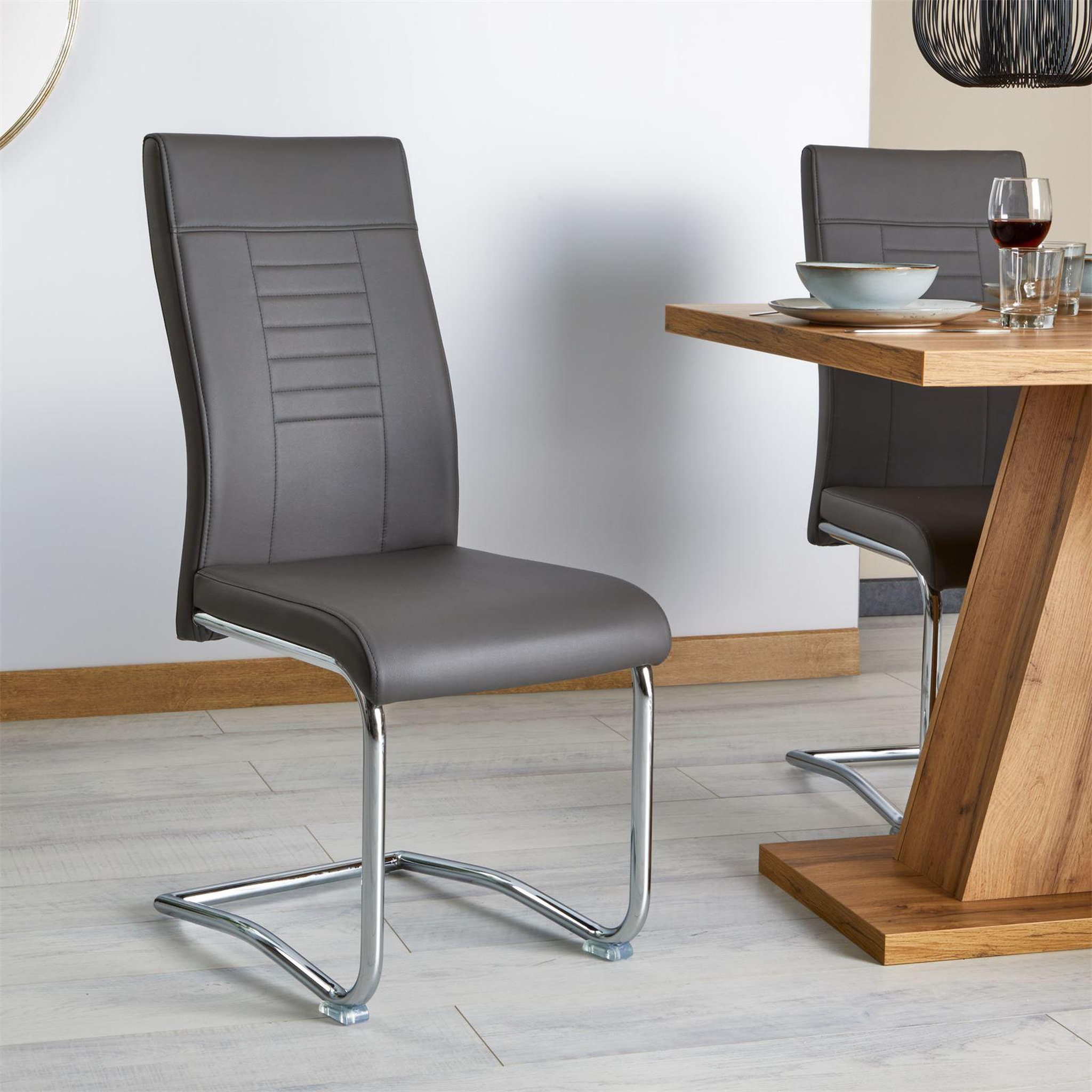 Voir la diapositive 2 : IDIMEX Lot de 4 chaises de salle à manger loano
